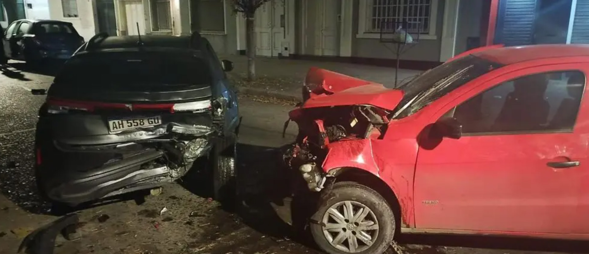 Le robaron el auto a un polic&iacute;a de Mor&oacute;n, escaparon en el veh&iacute;culo y a las pocas cuadras chocaron