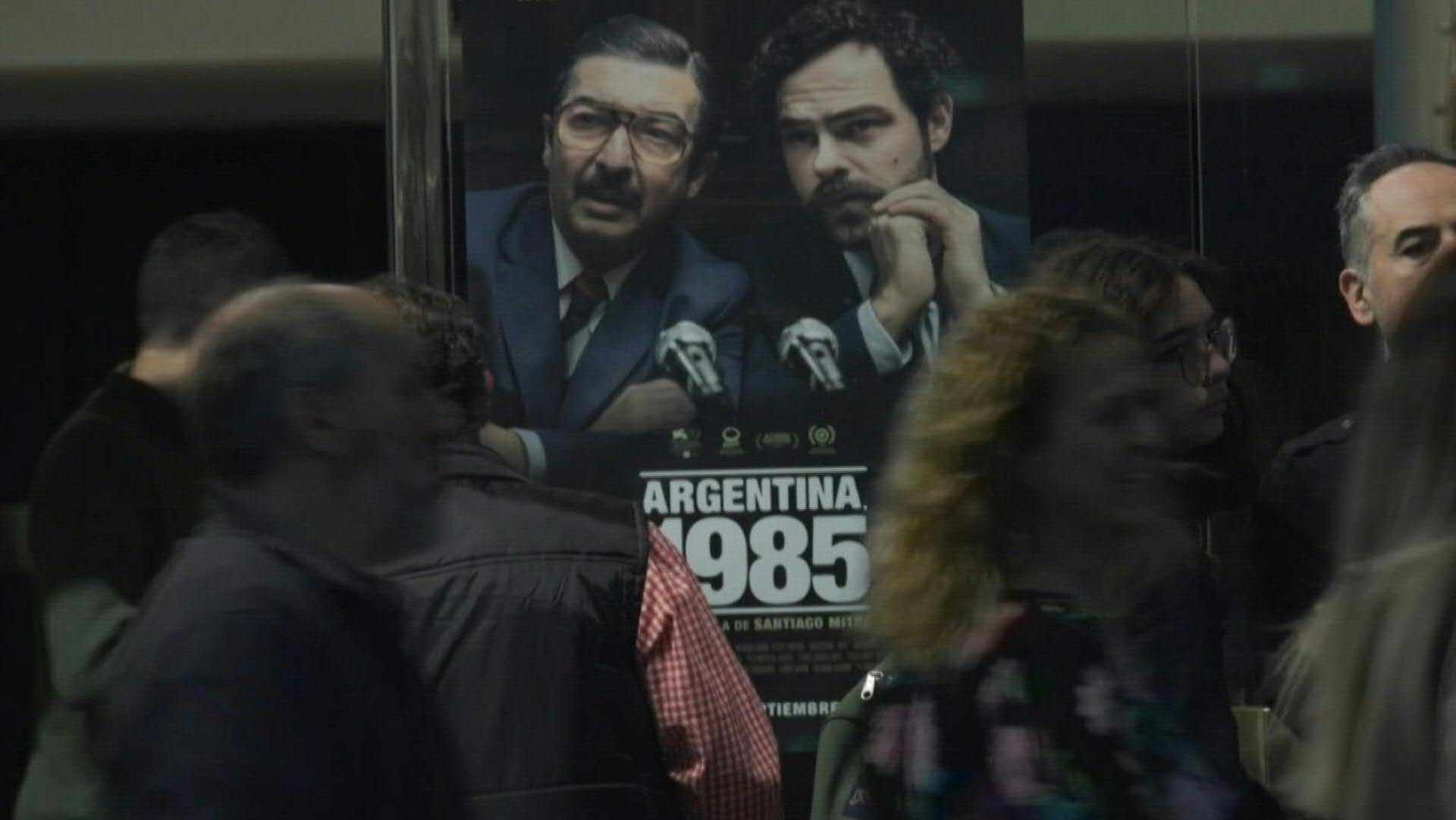 "Argentina, 1985" es el fenómeno comercial del año en Argentina: en dos fines de semana, superó las 500 mil entradas vendidas (Foto: AFP)