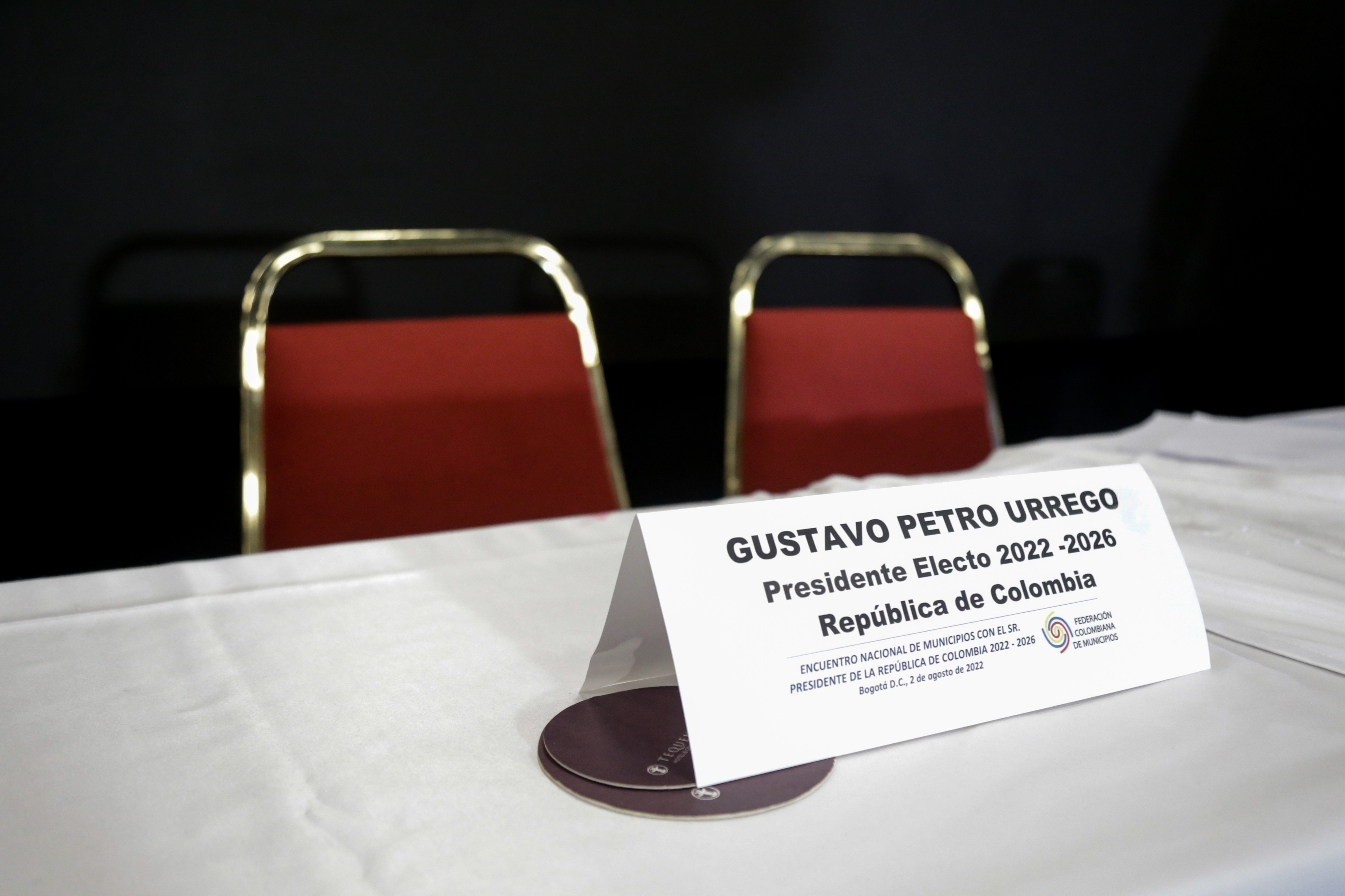 La silla vacía de Petro: el presidente electo deja plantados a los alcaldes de Colombia en el encuentro de Fedemunicipios. Foto: (Colprensa-Mariano Vimos).