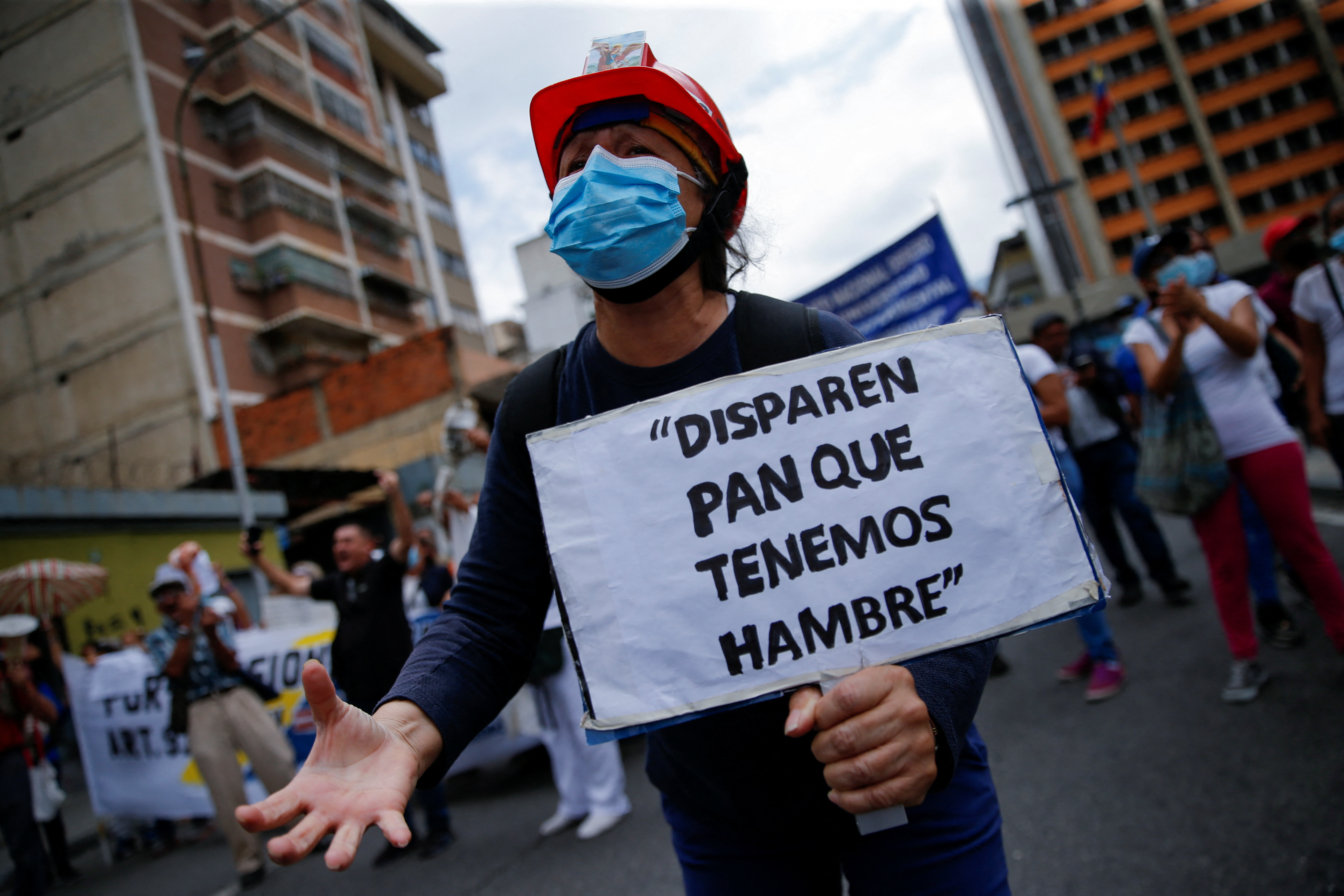El pasado mes de agosto, cientos de maestros del sector público marcharon  para exigir a la dictadura de Nicolás Maduro salarios justos y el respeto a sus derechos laborales que denuncian fueron vulnerados tras recibir pagos incompletos de beneficios tales como el bono vacacional.