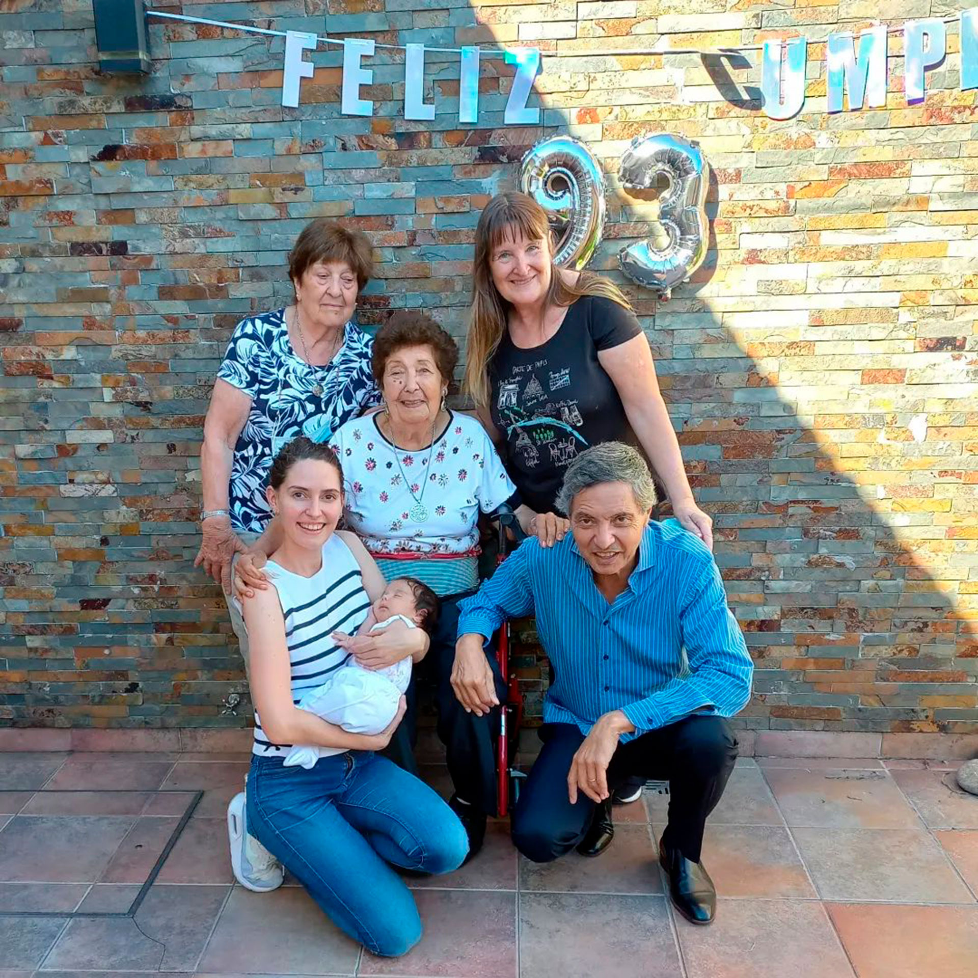 Festejo en familia del cumpleaños 93 de la mamá de Edgardo Alfano.