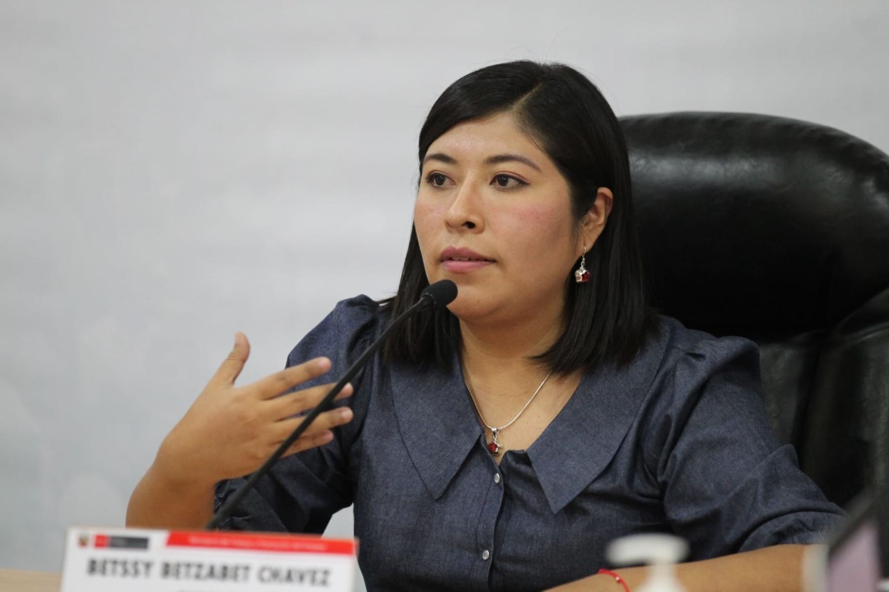 Betssy Chávez tras ser consultada por su pareja y sus familiares beneficiados: “Soy soltera” - Infobae