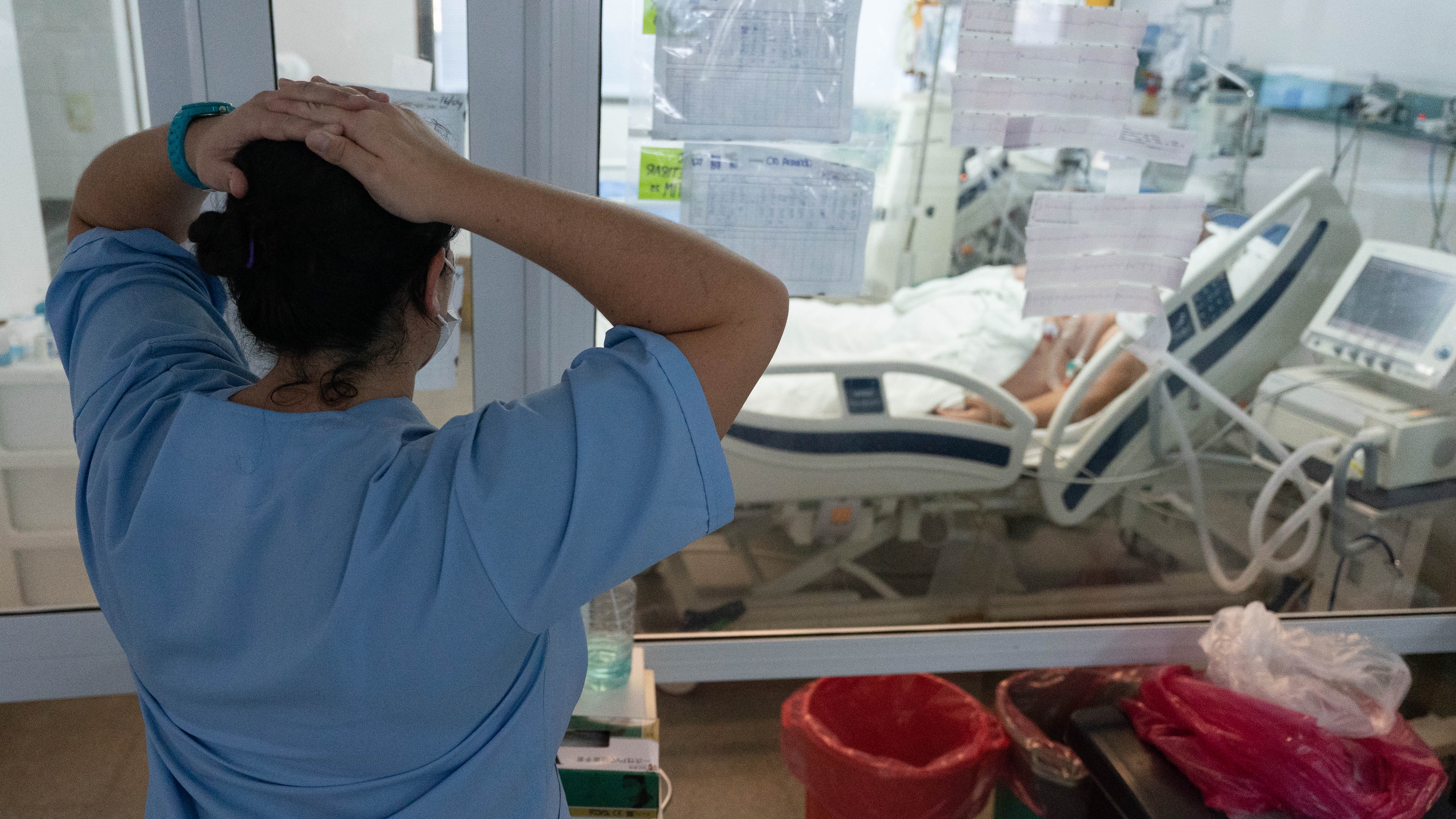 Una UTI de un hospital bonaerense. El presidente tiene ante sí el dilema entre un colapso hospitalario y un cierre que derrumbaría nuevamente la economía (Foto: Franco Fafasuli)