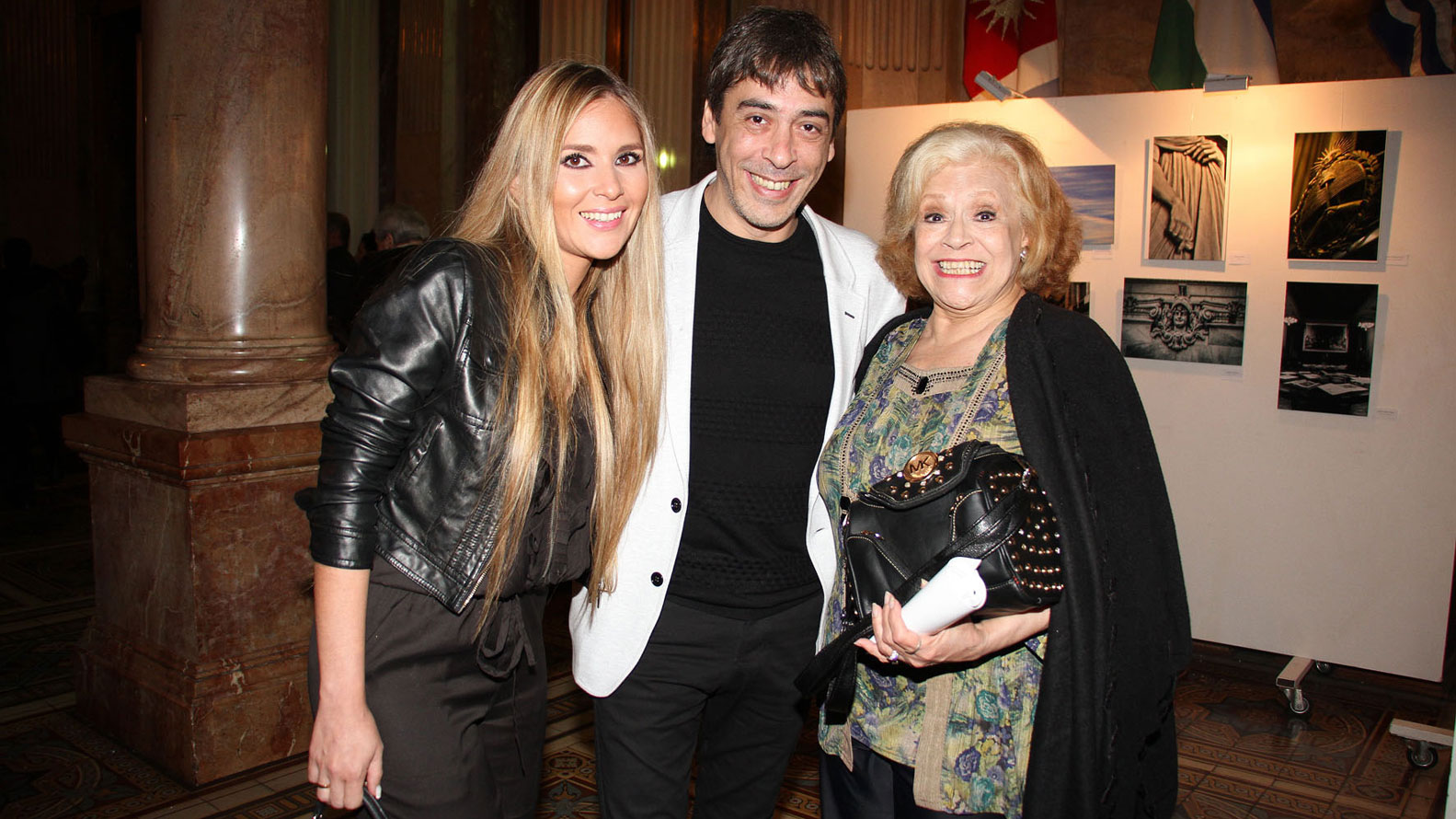 María Rosa Fugazot with her son René and her daughter-in-law Belén (Verónica Guerman)