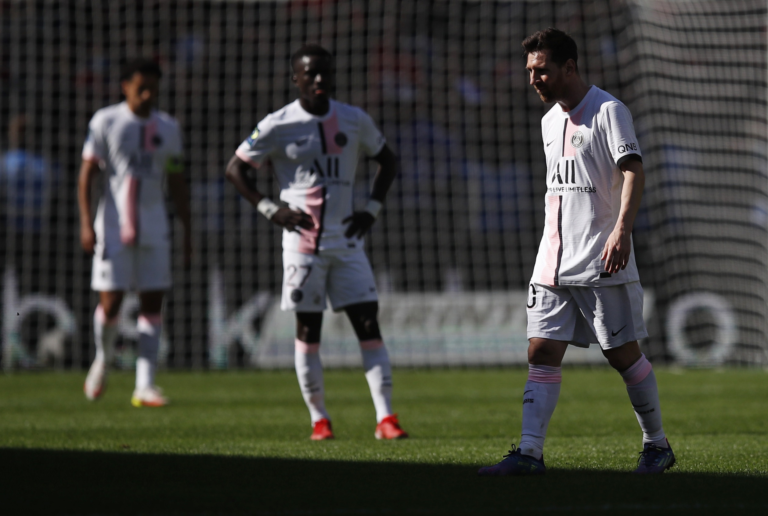El PSG no pudo con el Rennes y cosechó su primera derrota en la Ligue 1 (Reuters)