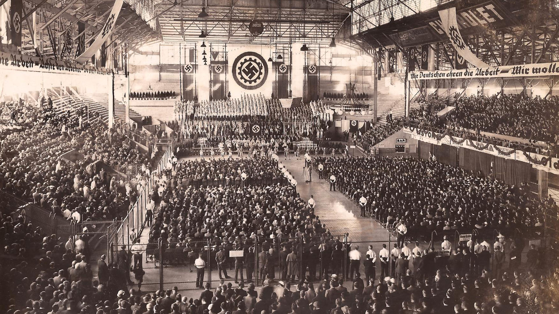 El acto nazi en el Luna Park en 1938: en Argentina se concentraban una gran cantidad de seguidores de Hitler