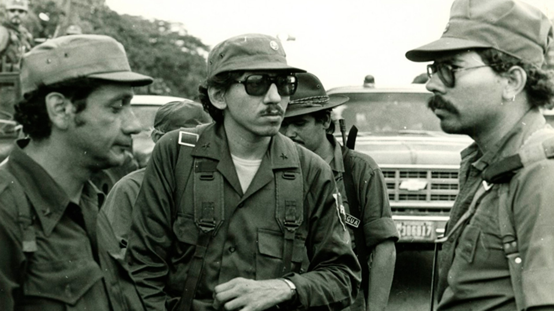 I leader sandinisti Victor Tirado López, Humberto Ortega e Daniel Ortega, il 20 luglio a Managua, 41 anni fa.  (L'immagine è tratta dal libro The Epic of Rebellion)