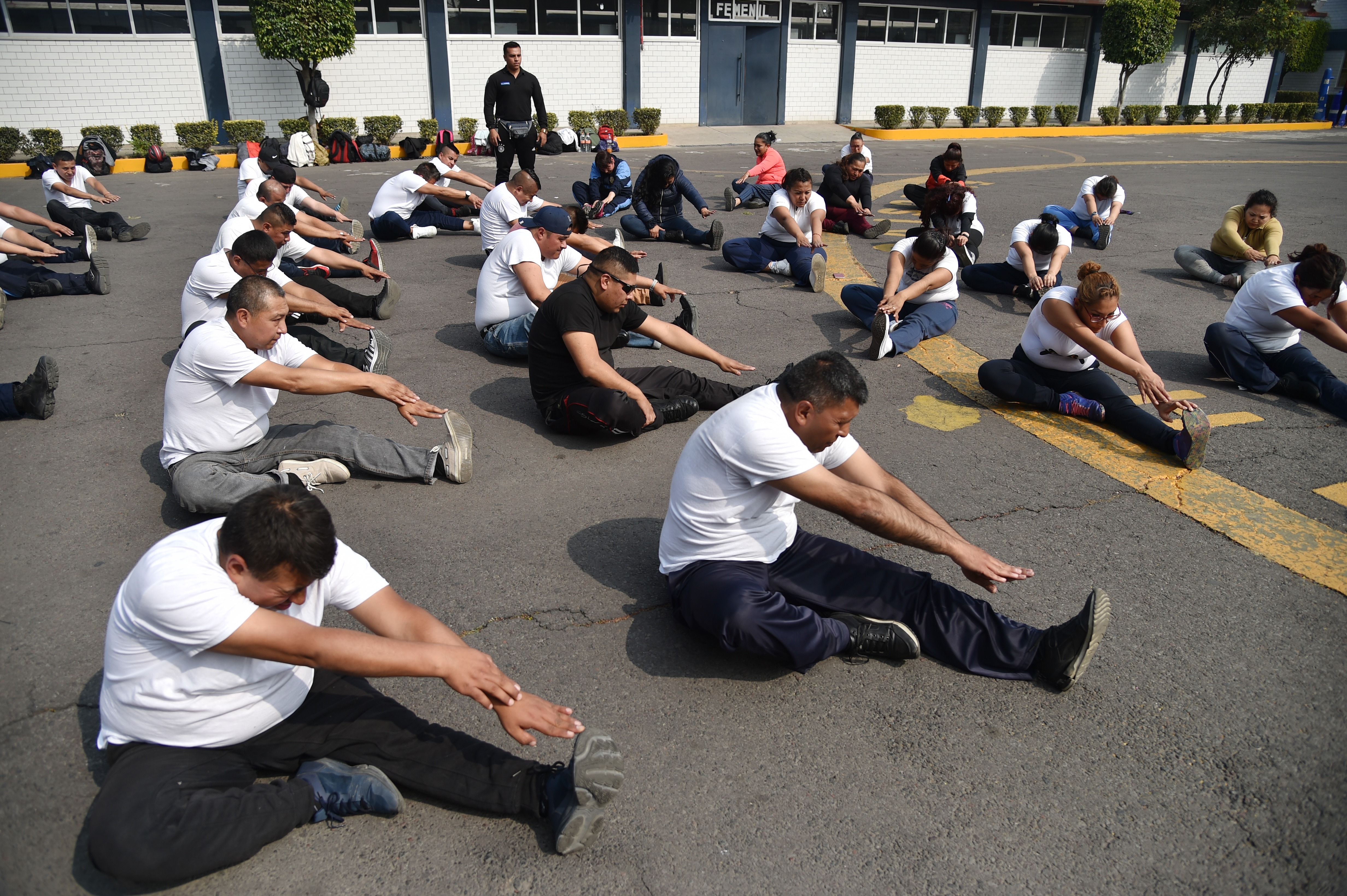 El ejercicio es fundamental para controlar la obesidad . (Photo by RODRIGO ARANGUA / AFP)
