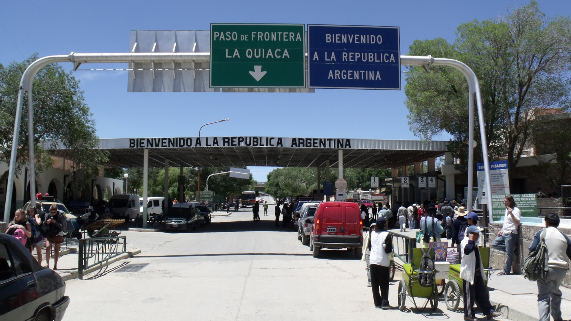 Por qué el peso boliviano se transformó en el refugio para los ahorros de los argentinos que viven cerca de la frontera