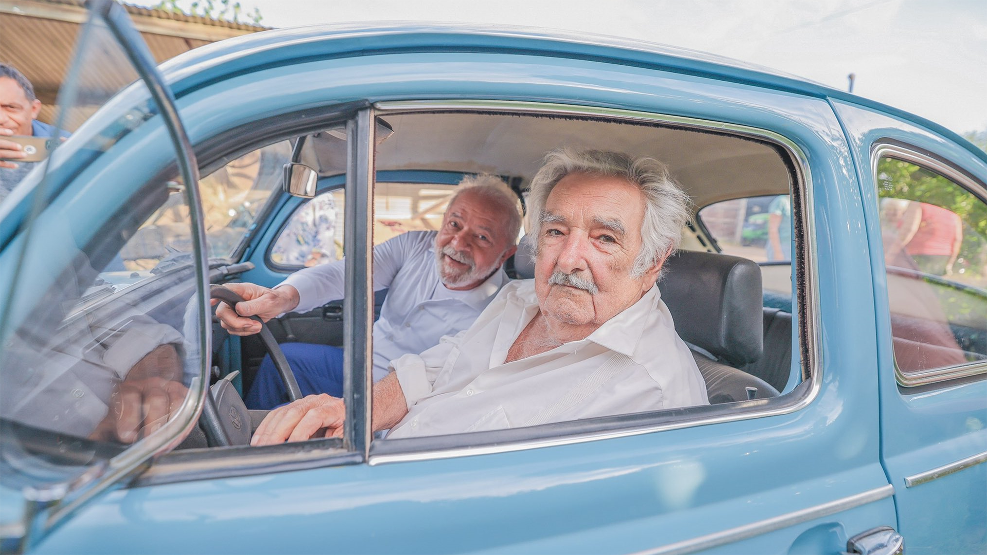 El exmandatario José Mujica y su esposa, la exvicepresidenta Lucía Topolansky, recibieron en la tarde de este miércoles en su chacra de Rincón del Cerro al presidente de Brasil, Luiz Inácio Lula da Silva,