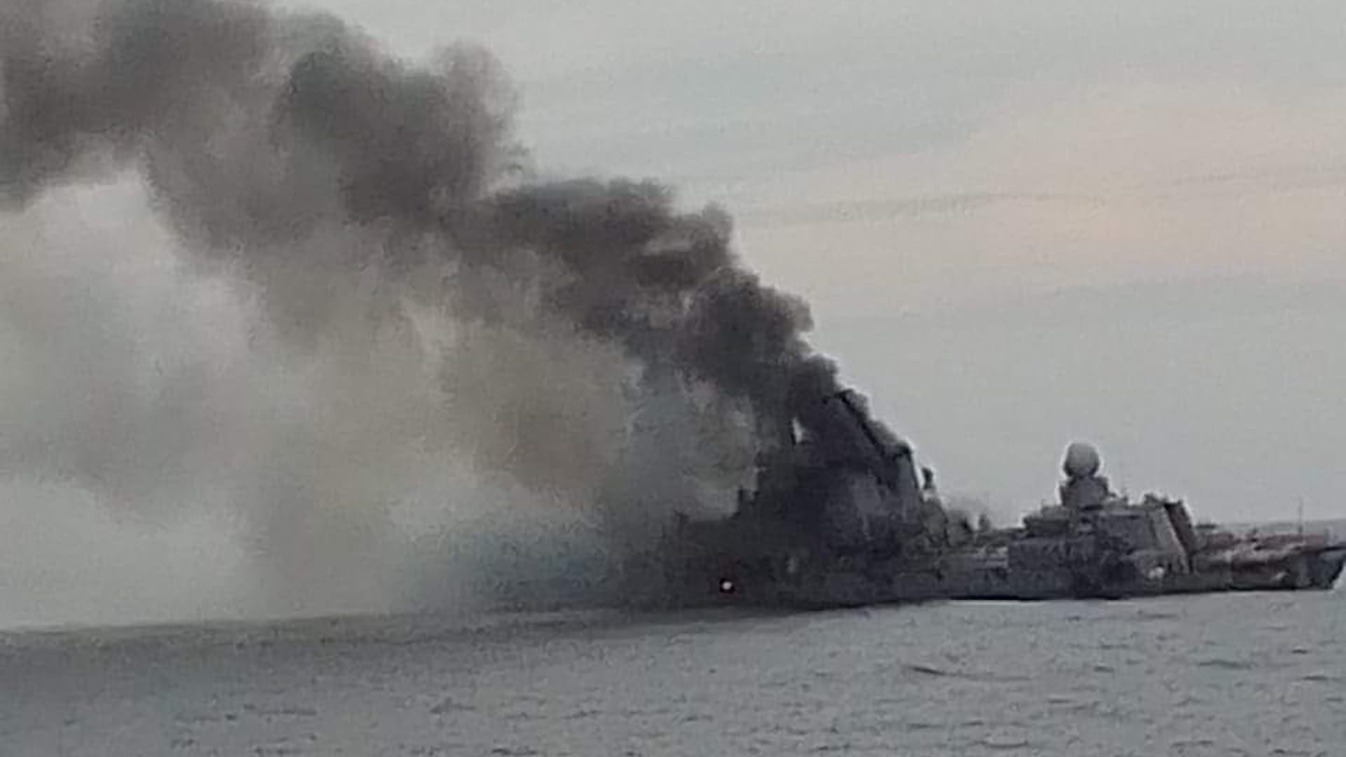 Крейсер Москва подбит в чёрном море