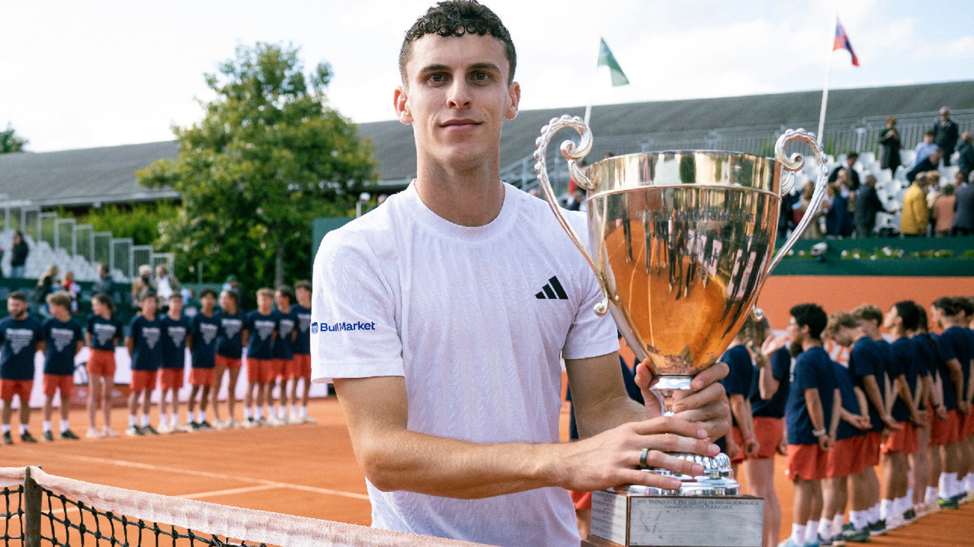 Juan Manuel Cer&uacute;ndolo, campe&oacute;n en Bordeaux: logr&oacute; el t&iacute;tulo tras una batalla en la final y qued&oacute; al borde del Top 50