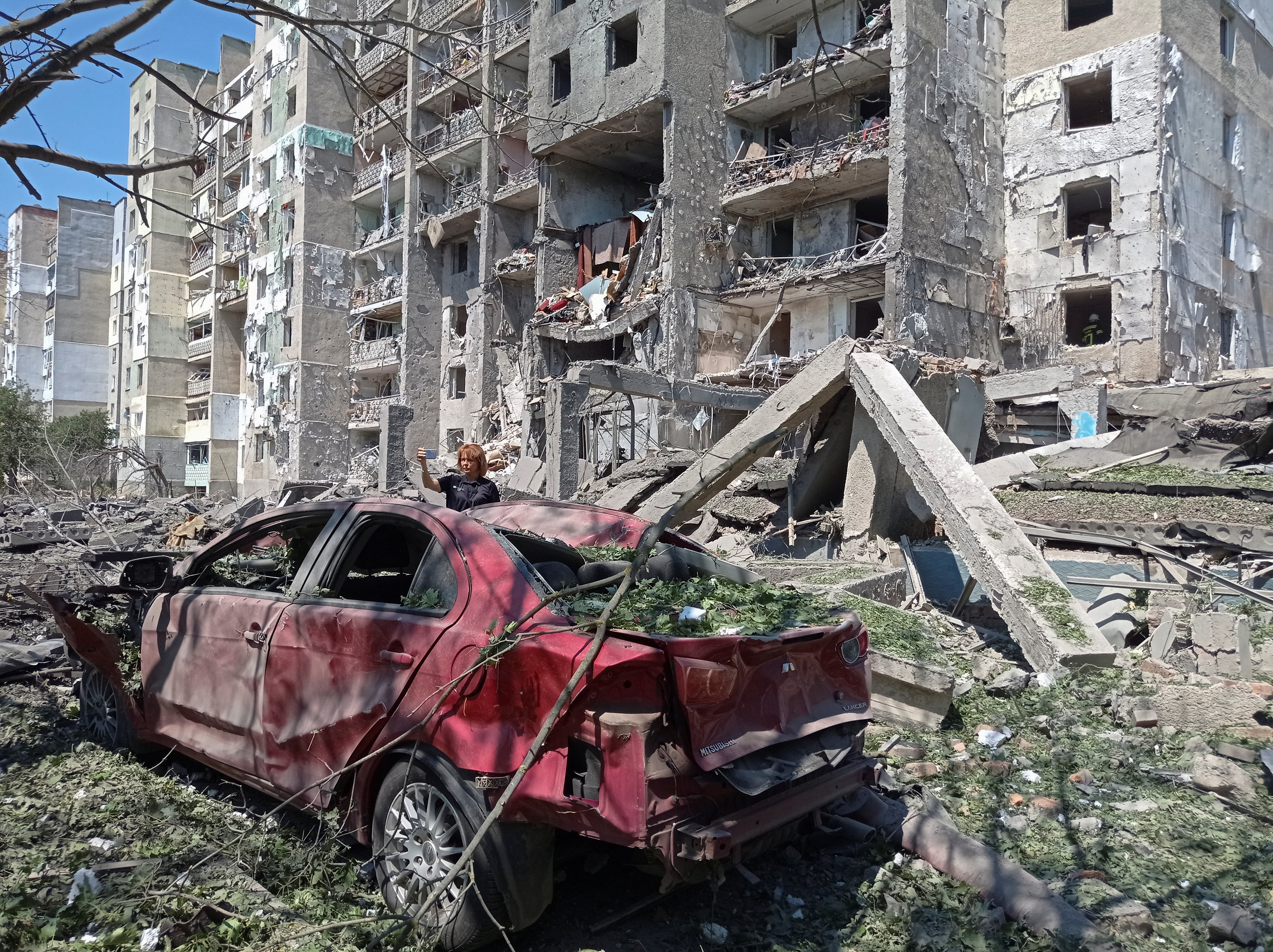 Un edificio residencial dañado por un ataque de misiles rusos en el pueblo de Serhiivka, región de Odessa, Ucrania, el 1 de julio de 2022 (REUTERS/Iryna Nazarchuk)