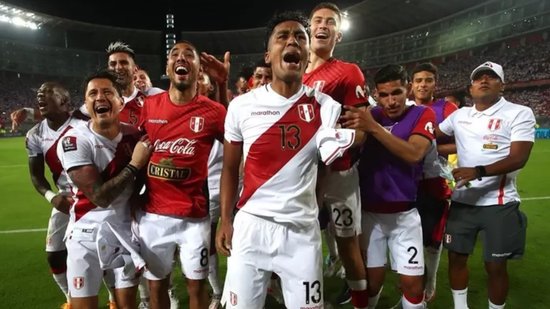 Tapia celebrating the pass to the Qatar 2022 playoff. (Photo: Internet)
