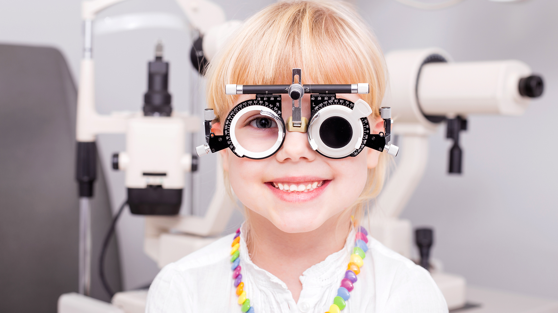 Lentes oftálmicos que cuidan la salud ocular de los niños