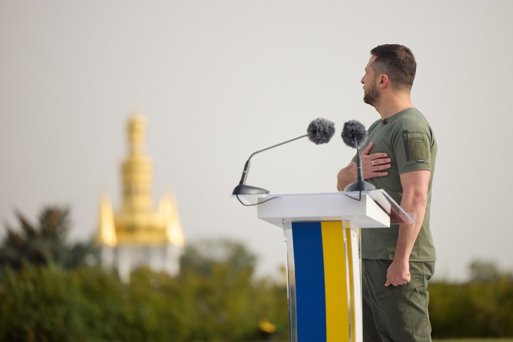 El presidente de Ucrania, Volodimir Zelensky, durante un acto por el día de la bandera (Reuters)