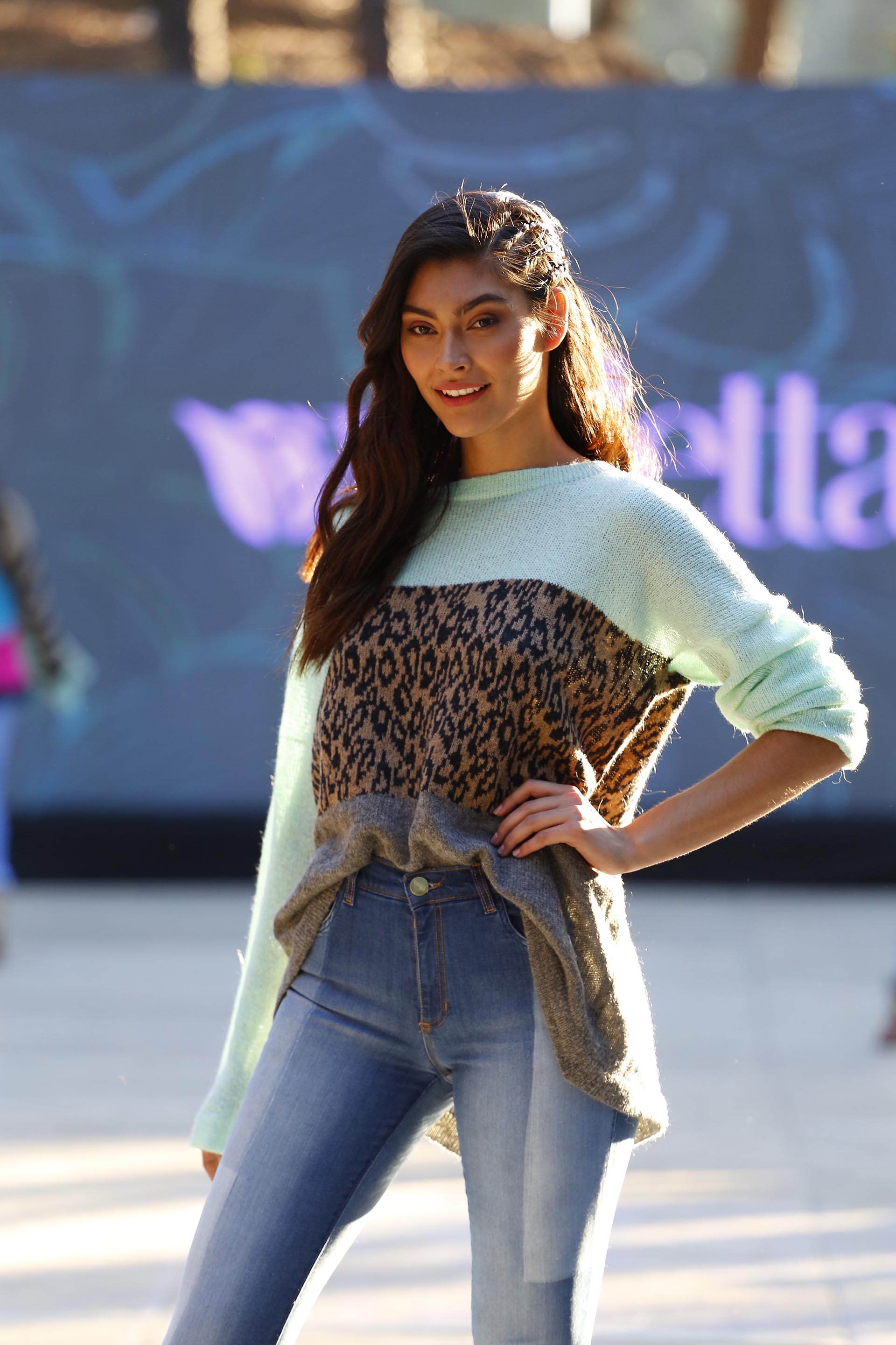 En la pasada de Costantini by Roz auspiciada por Violetta Cosméticos, las tendencias que se vieron fueron sweaters, ruanas, ponchos y prendas oversized que tanto caracterizan a la marca