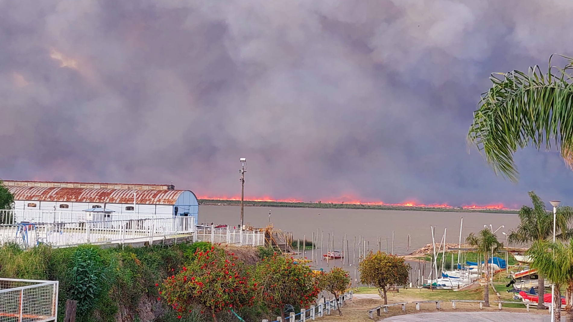 Preocupación en Rosario por el humo de los incendios que podría volver a invadir la ciudad