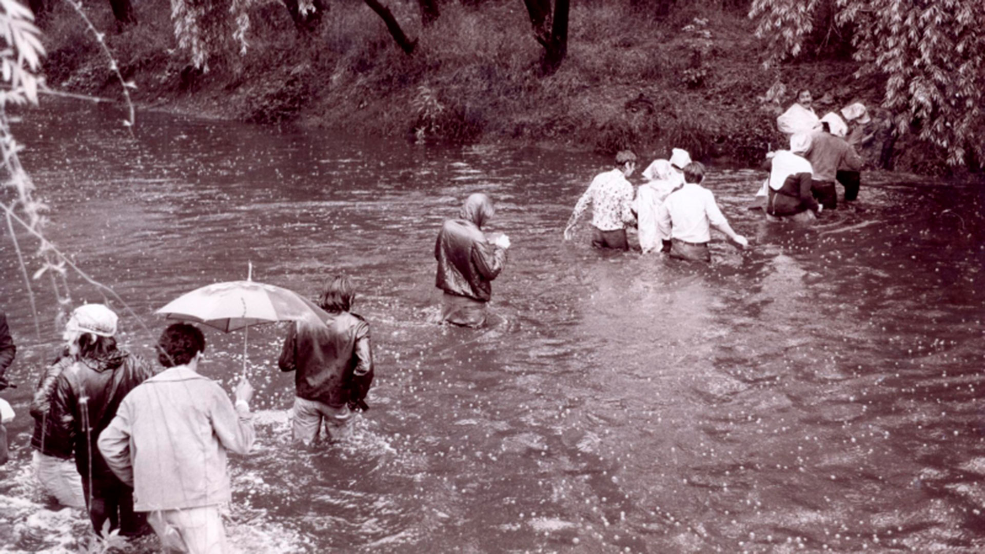 Un Grupo De Jóvenes Cruzó Caminando El Río Matanza Para Conmemorar El Día De La Militancia Infobae 6208