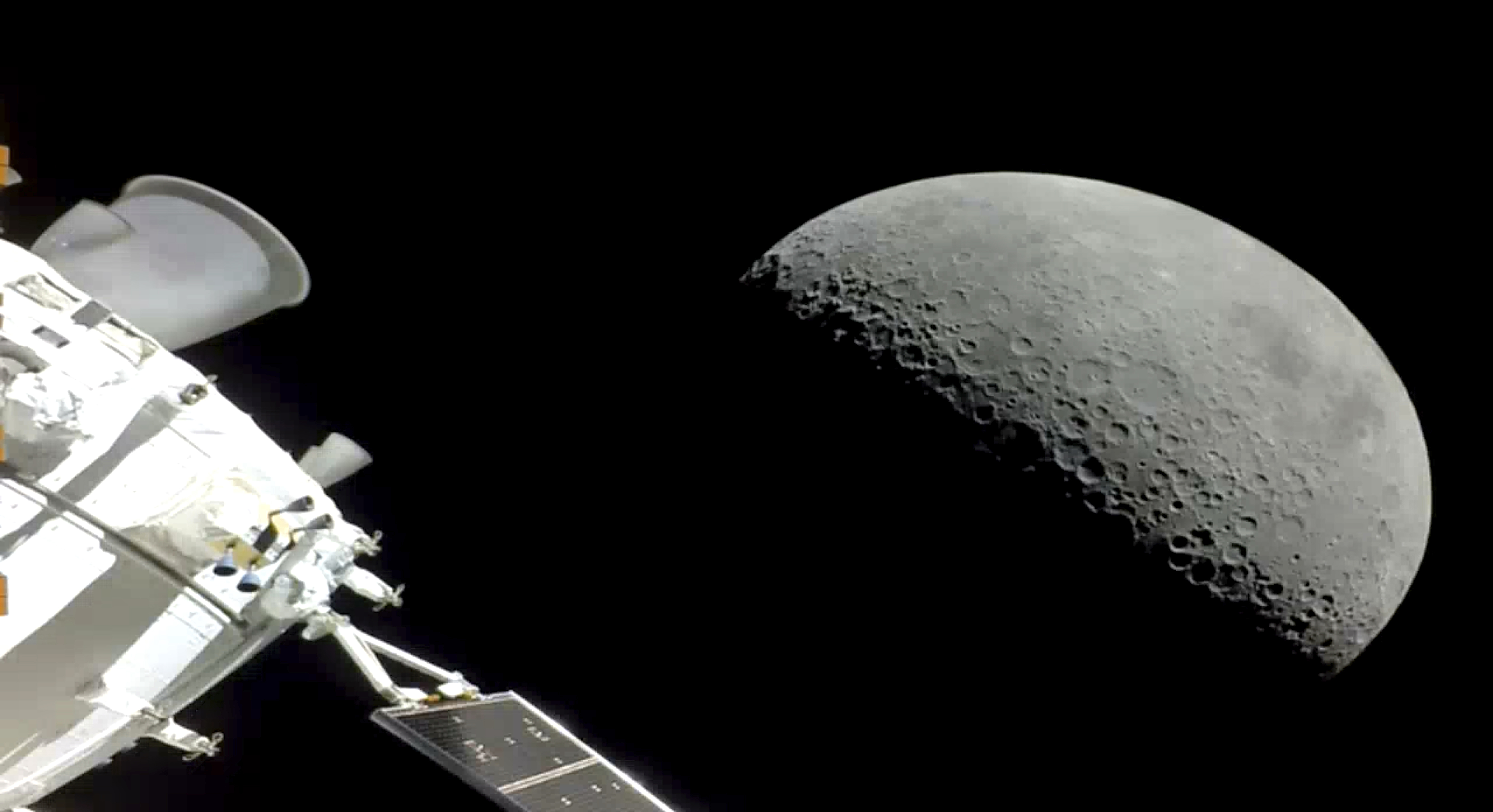Tras sobrevolar la Luna de cerca, la cápsula Orión inició su regreso hacia la Tierra