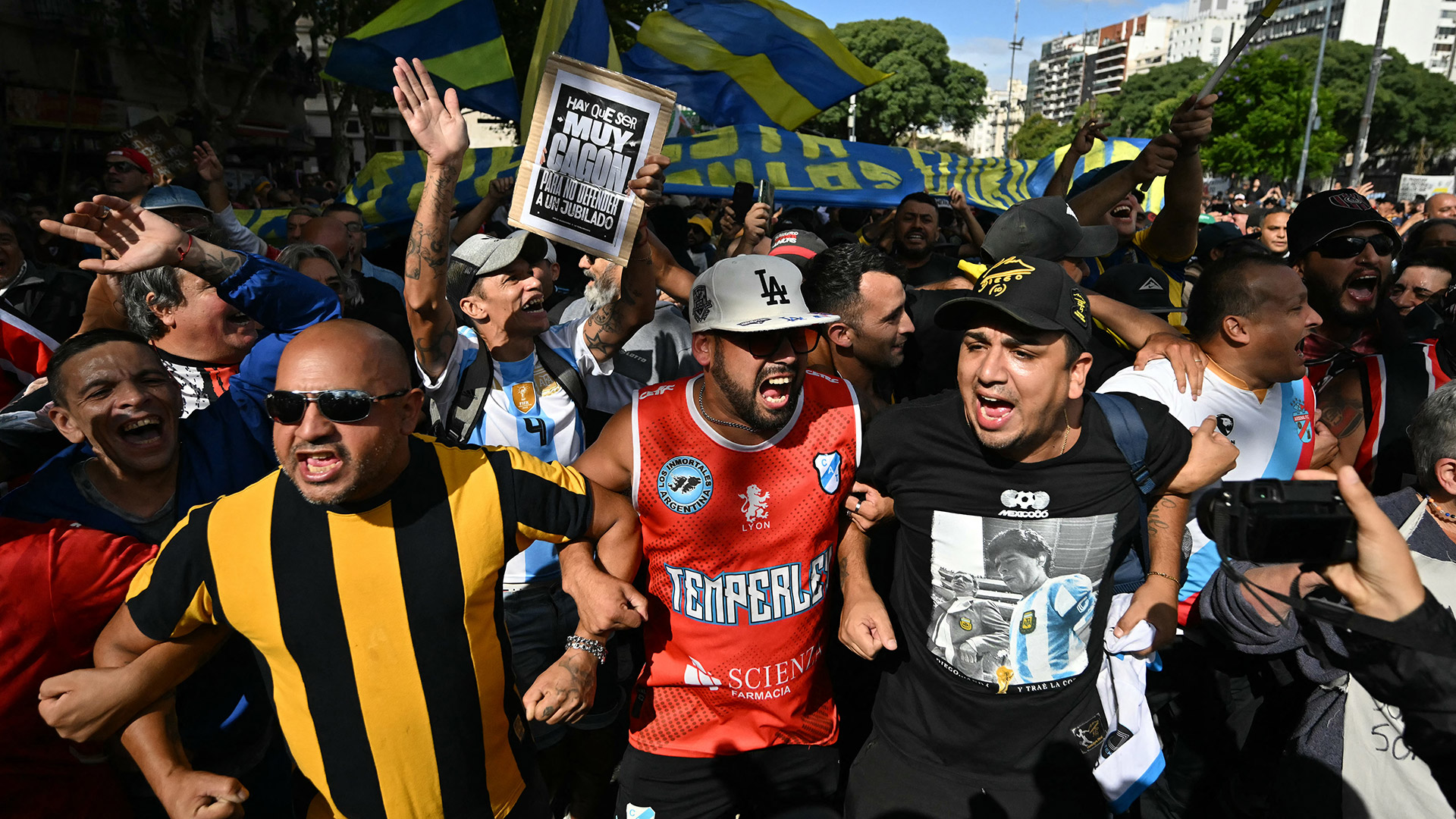 El clásico de las burlas: de la paternidad de Independiente al dron de Racing que recordó los 23 años sin títulos del Rojo