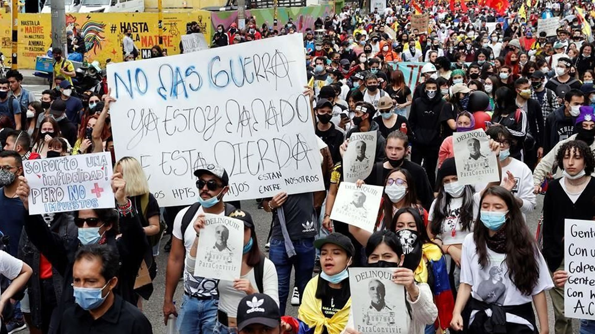 Manifestantes participan en una jornada de protesta contra la reforma tributaria en Bogotá, Colombia (EFE/Archivo)