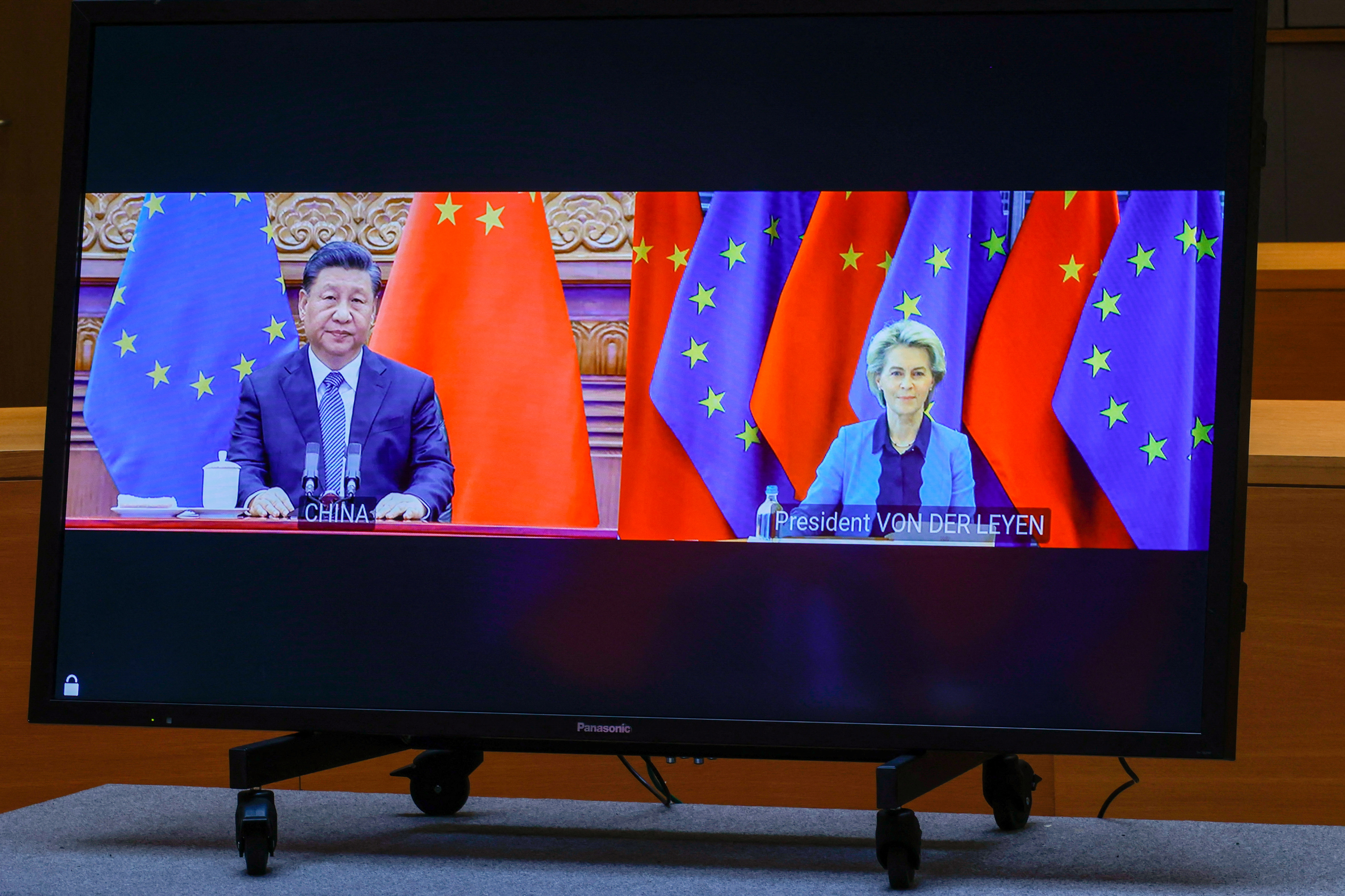 Xi Jinping y Ursula von der Leyen en la cumbre (Olivier Matthys/Pool via REUTERS)