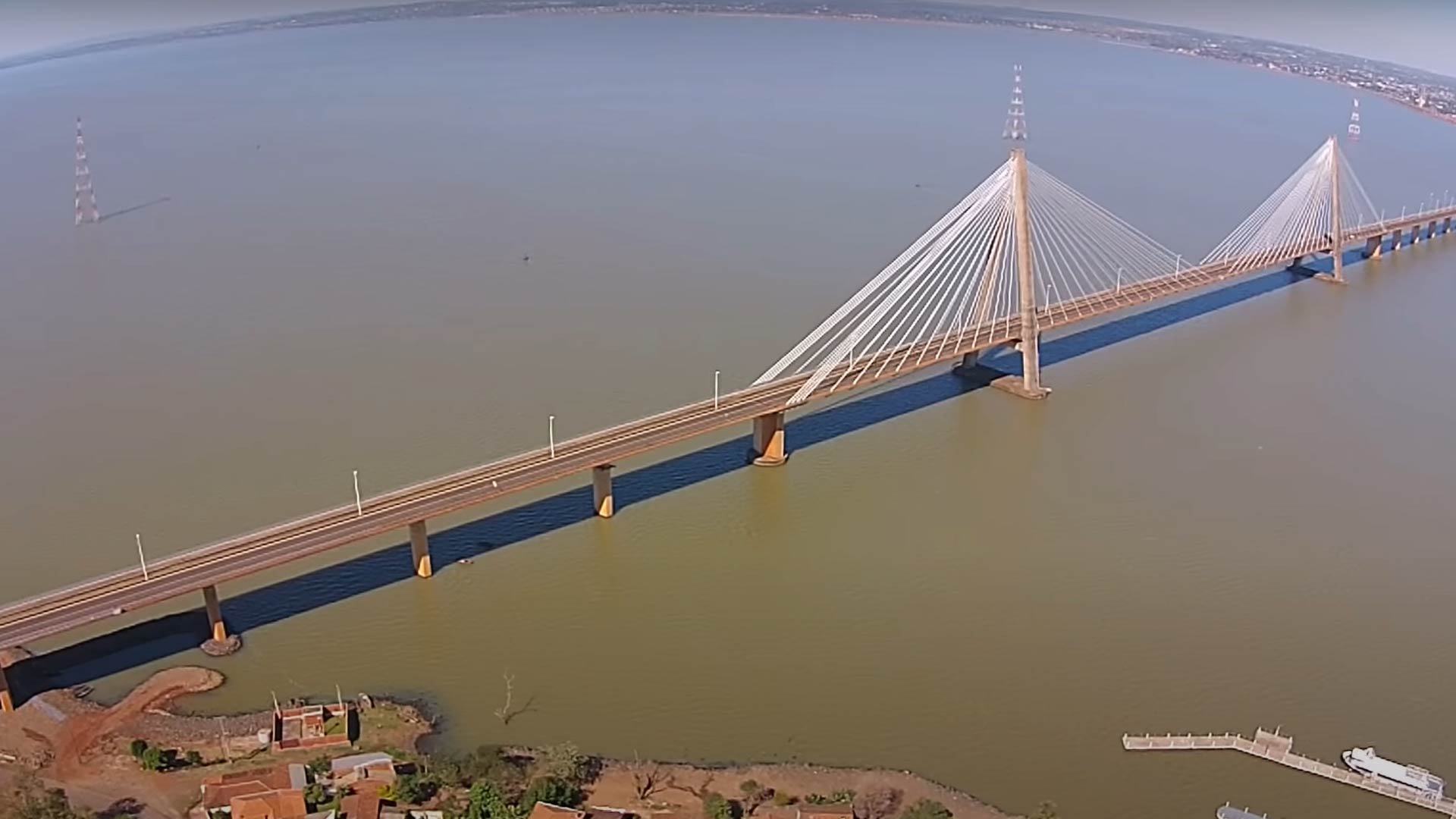 Coimas para evitar largas filas en la frontera con Paraguay: 24 gendarmes y 22 aduaneros involucrados en la causa