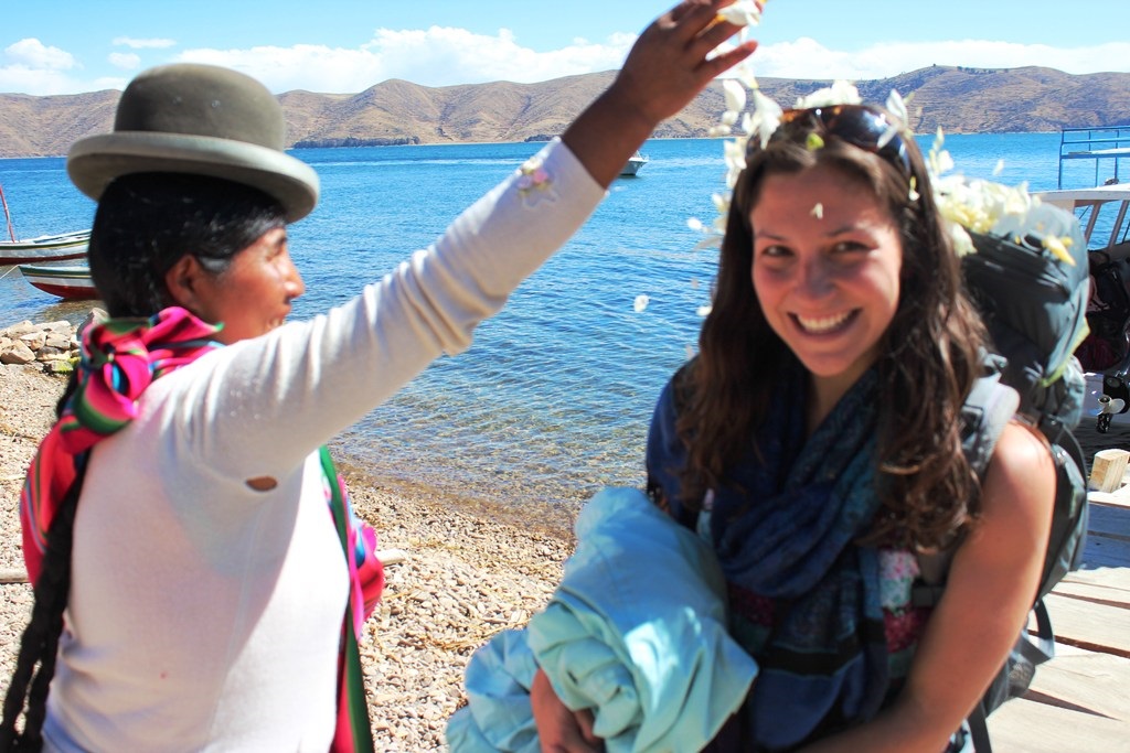04-08-2021 Una turista agasajada por una mujer indígena de Perú..

El turismo puede convertise en una salida para las comunidades indígenas de Perú tras la pandemia sanitaria como es el caso de la iniciativa conjunta 'La Tierra de Los Yachaqs', desarrollada por ocho comunidades del Valle Sagrado de los Incas.

SOCIEDAD 
CODESPA
