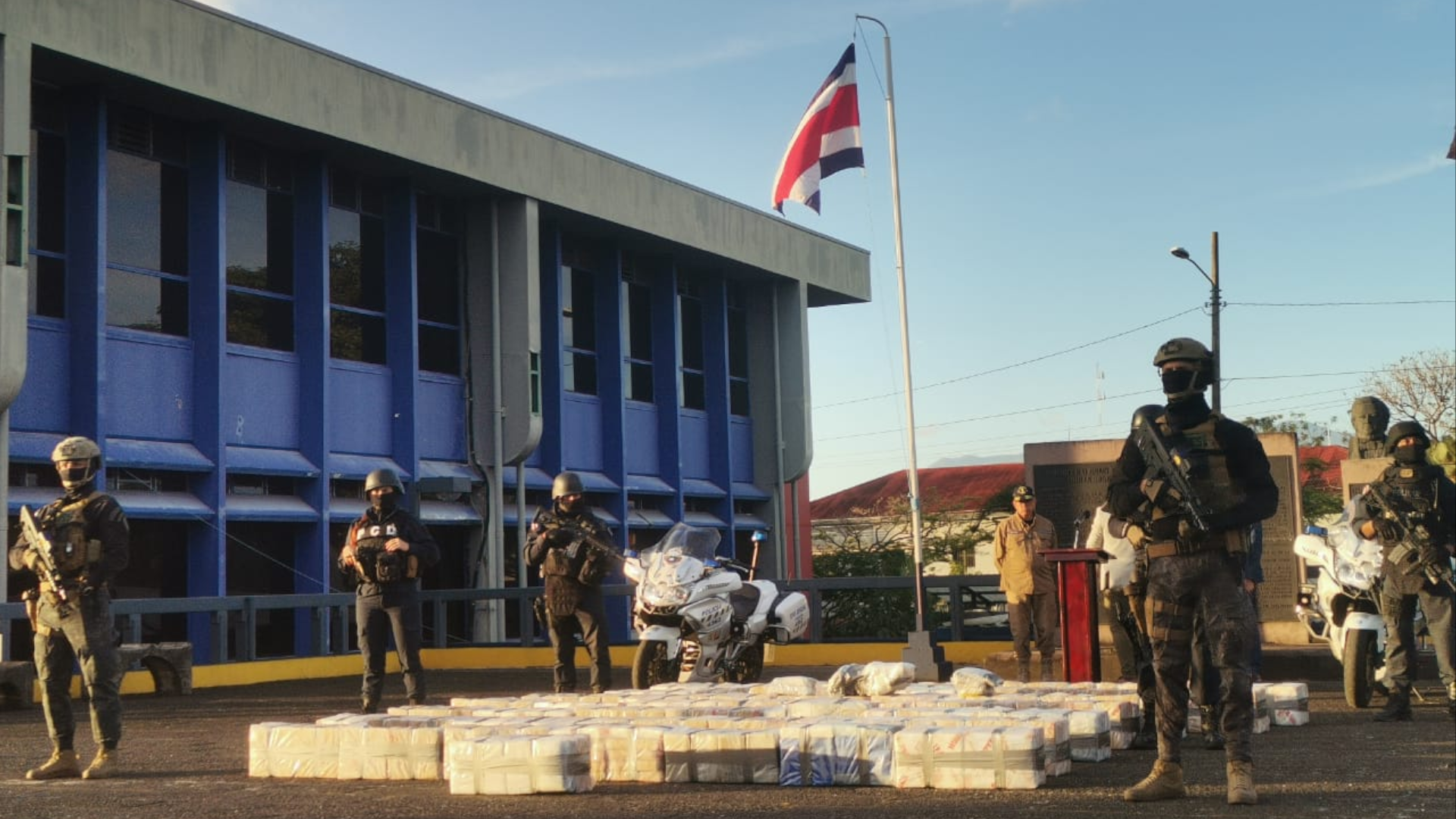 Las autoridades de Costa Rica incautaron una tonelada de cocaína y capturaron a cinco colombianos en aguas del Caribe de ese país centroamericano. ( Ministerio de Seguridad Pública de Costa Rica)