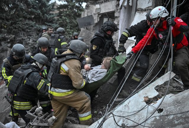 Rusia lanzó un ataque con bombas guiadas contra infraestructura civil en Zaporizhzhia: al menos 17 muertos 
