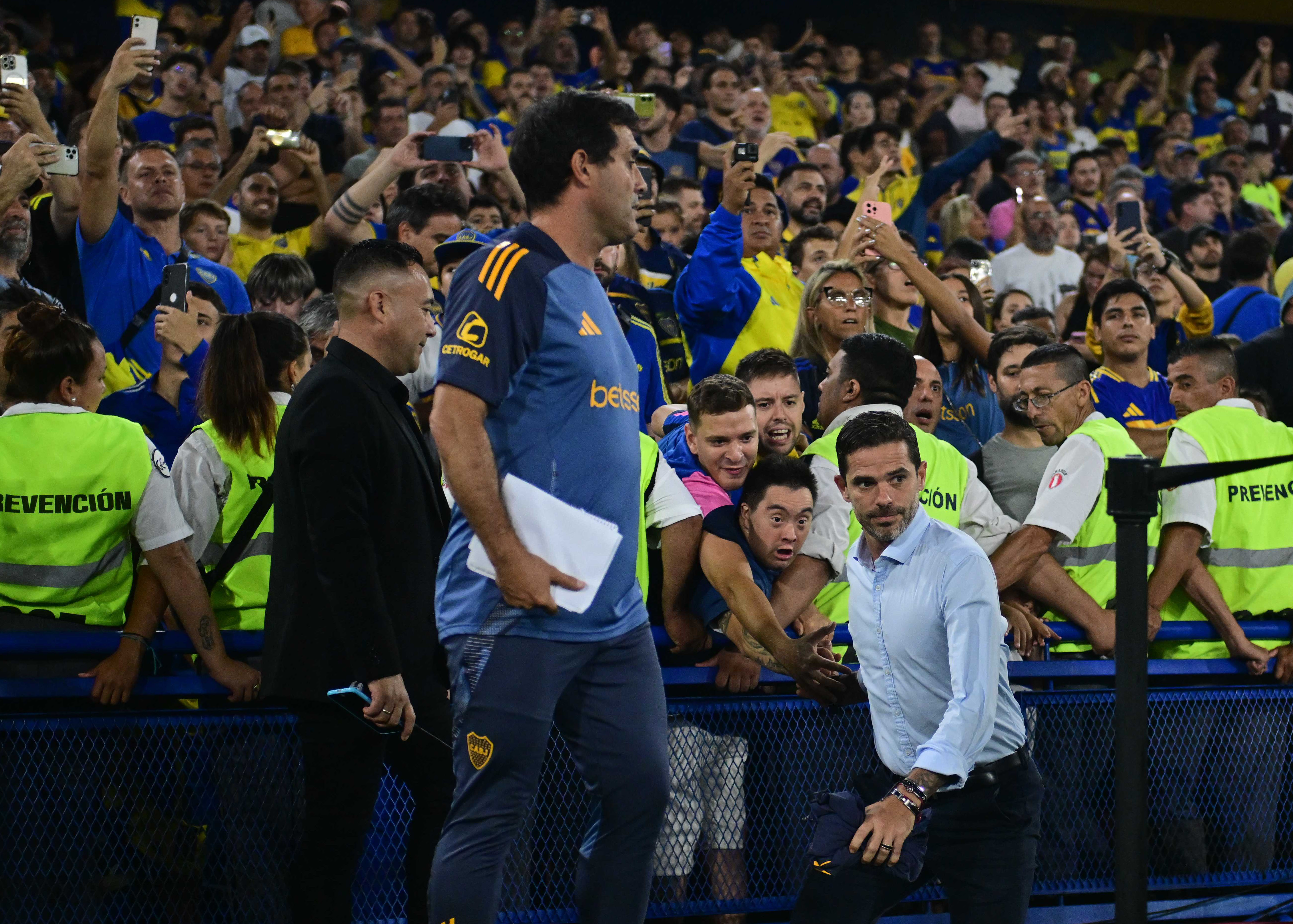 La Bombonera habló: los referentes sin crédito, la reacción del público con Gago y los jugadores de Boca más aplaudidos