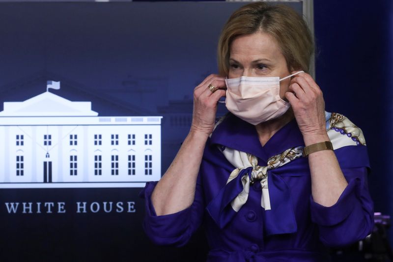Deborah Birx, coordinadora de respuesta al coronavirus de la Casa Blanca, en la Sala de Prensa Brady Press en la Casa Blanca, en Washington, EEUU, 22 mayo 2020.
REUTERS/Leah Millis