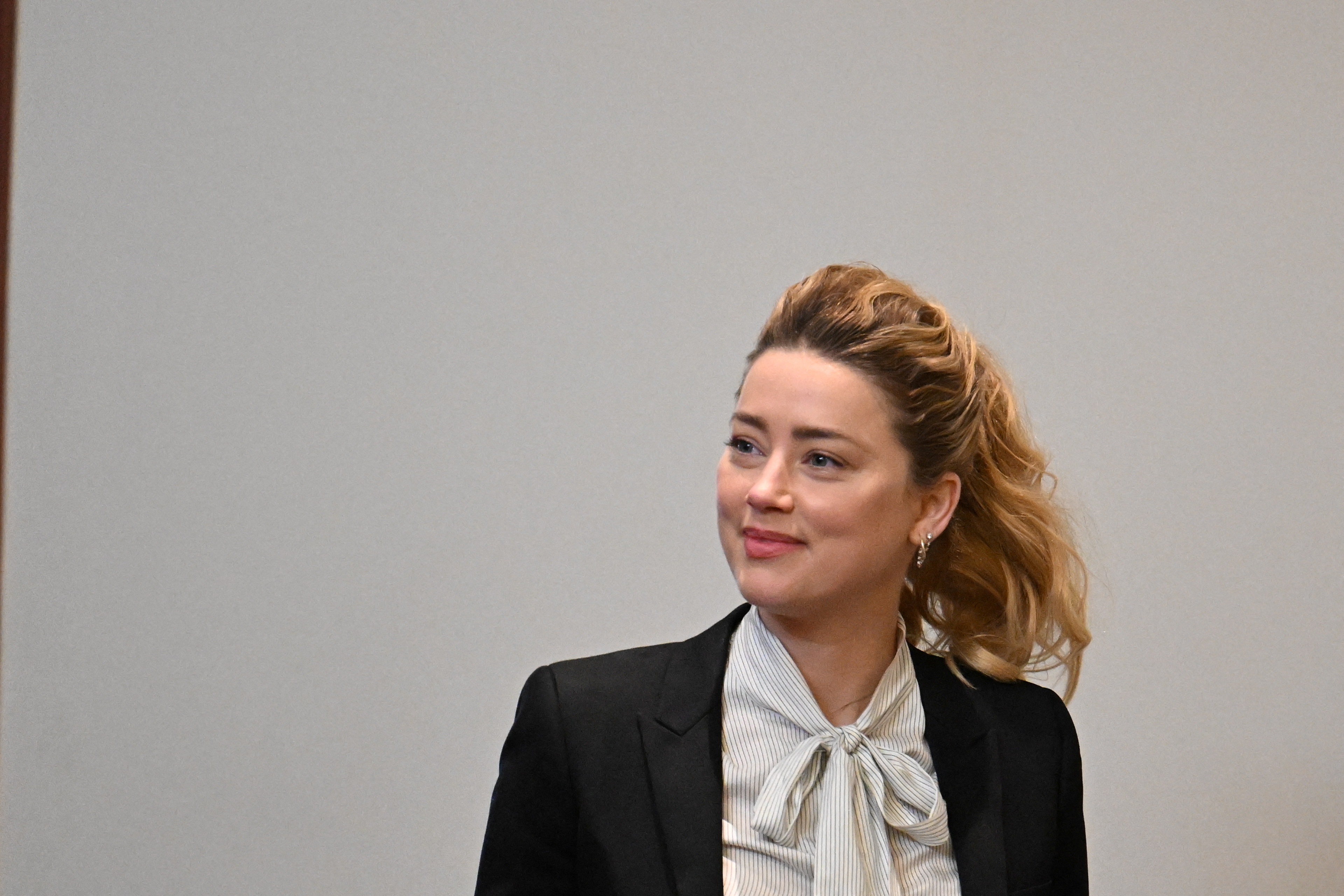 Amber Heard se encuentra en un juicio contra su ex esposo (Foto: Watson/Pool via REUTERS)