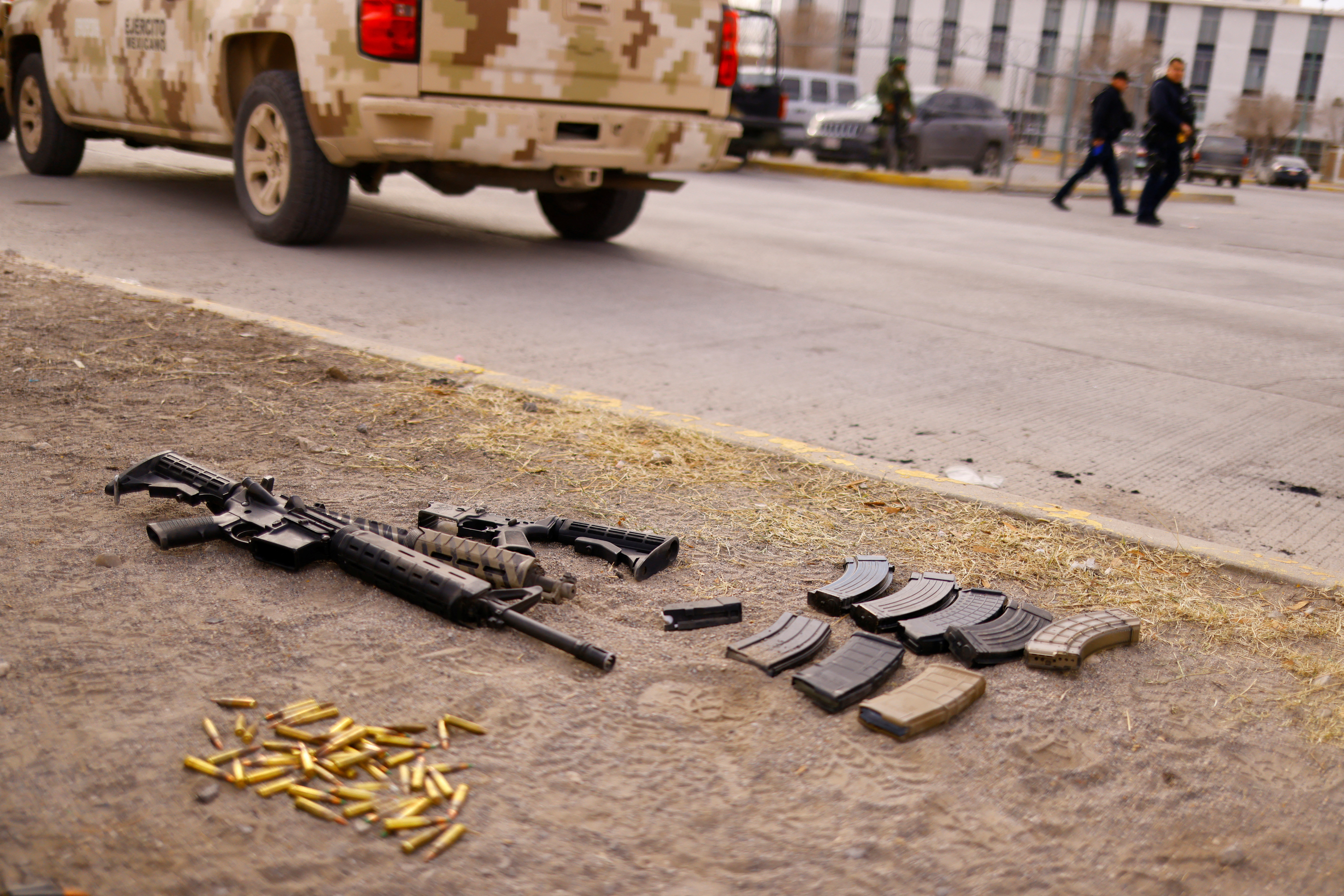 Droga, armas y cartuchos fueron algunos de los objetos asegurado al interior del Cereso No. 3 en Ciudad Juárez, Chihuahua (Foto: REUTERS /Jose Luis Gonzalez)