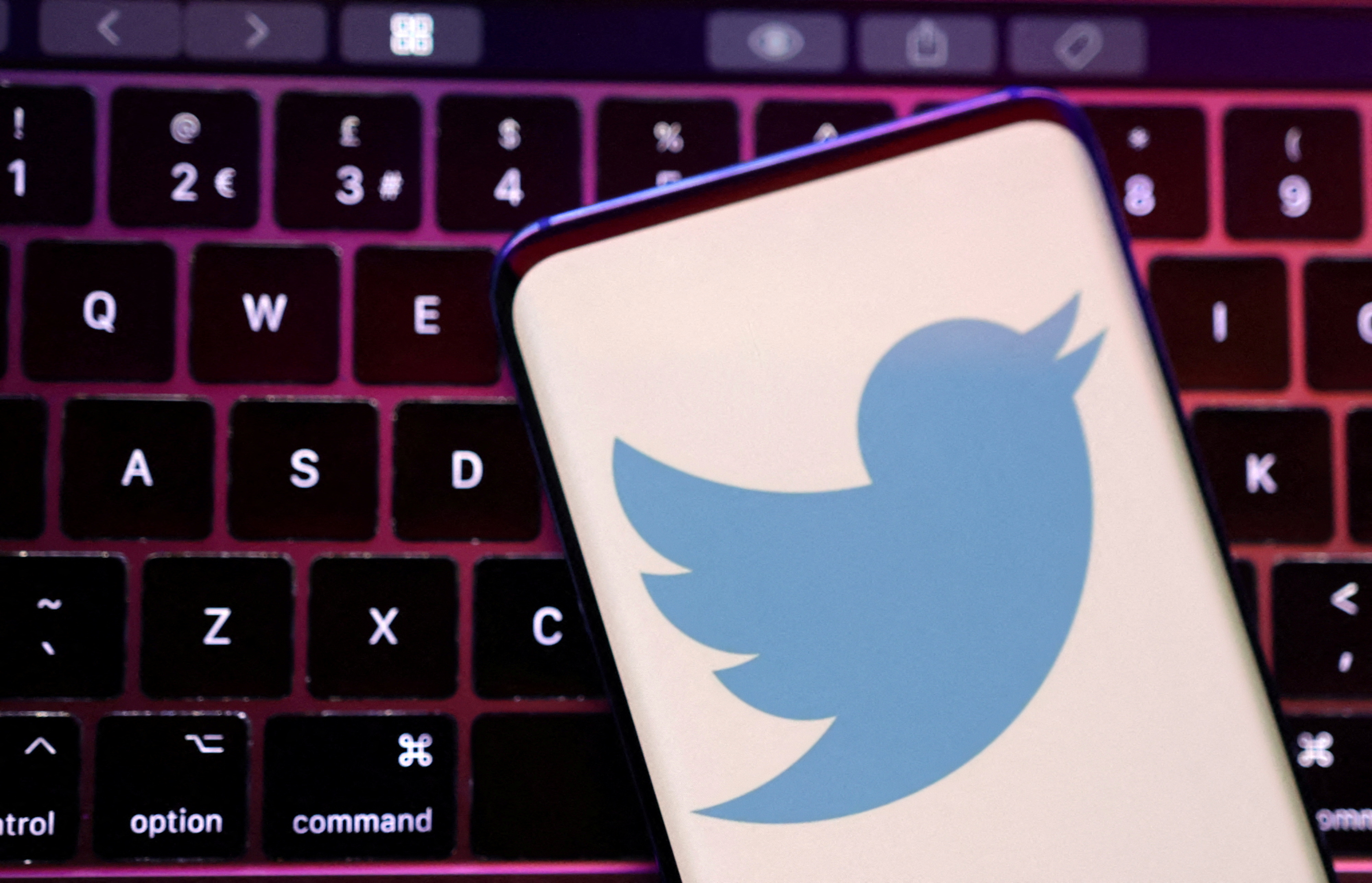 Según el estudio, Twitter no recomendó este tipo de cuentas en la misma medida que Instagram, y esta plataformas, además, las eliminó mucho más rápido. (REUTERS)