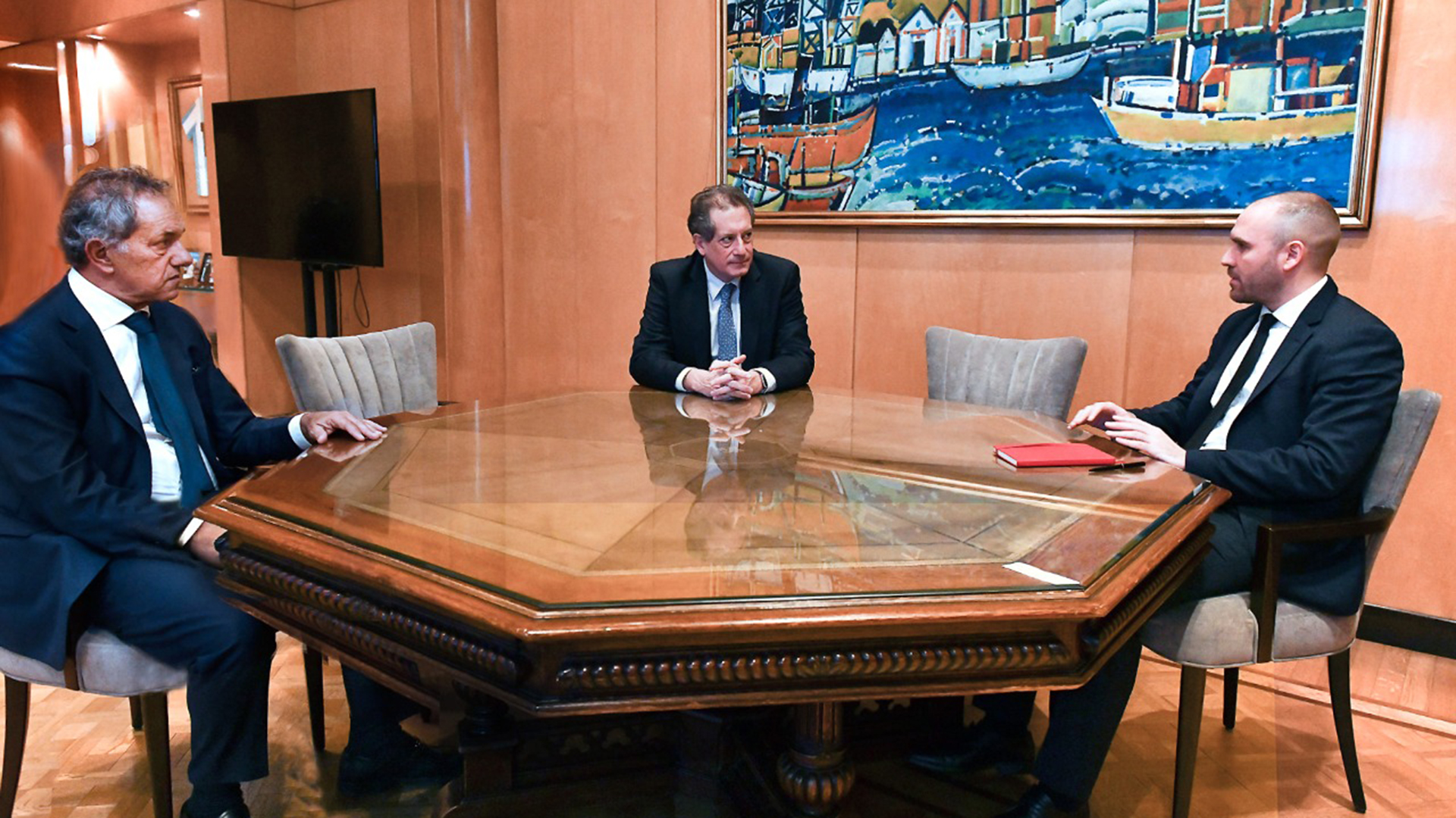 El presidente del Banco Central, Miguel Pesce, junto a los ministros de Desarrollo Productivo, Daniel Scioli, y Economía, Martín Guzmán