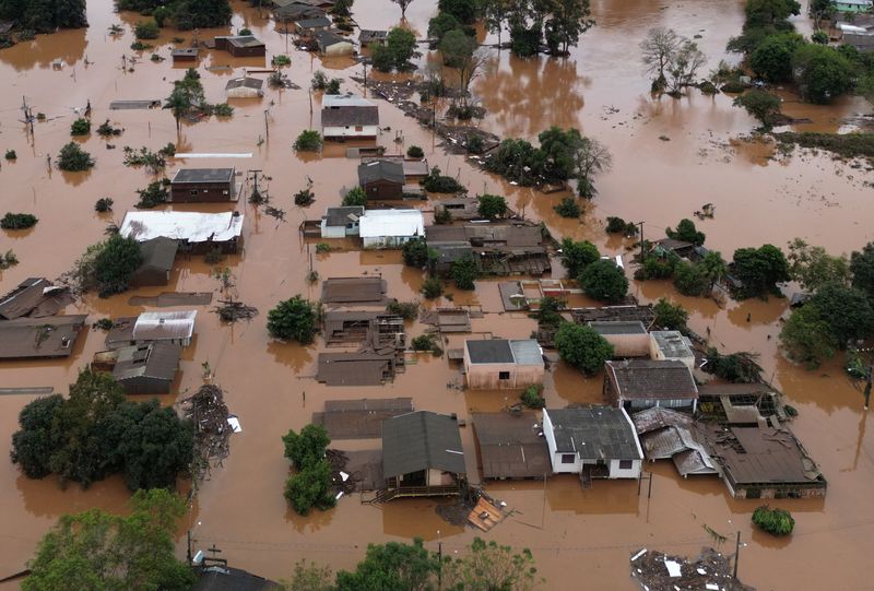 Se agravan las inundaciones en Brasil: confirmaron 40 muertos y se emitió una alerta roja por fuertes lluvias