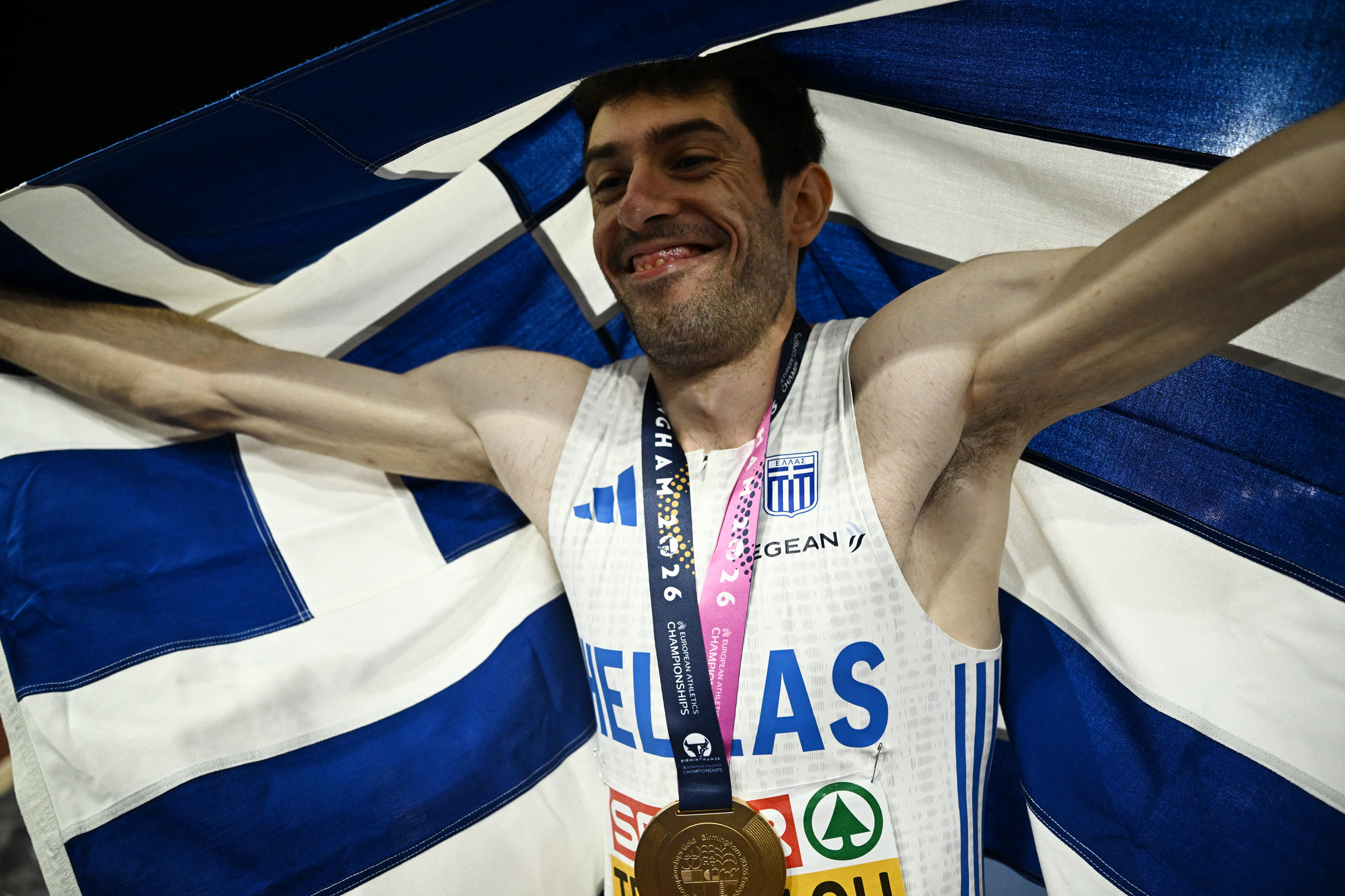 Gan&oacute; la medalla de oro en atletismo, pero durante una nota en vivo se dio cuenta de un descuido y su reacci&oacute;n gener&oacute; la risa del cronista