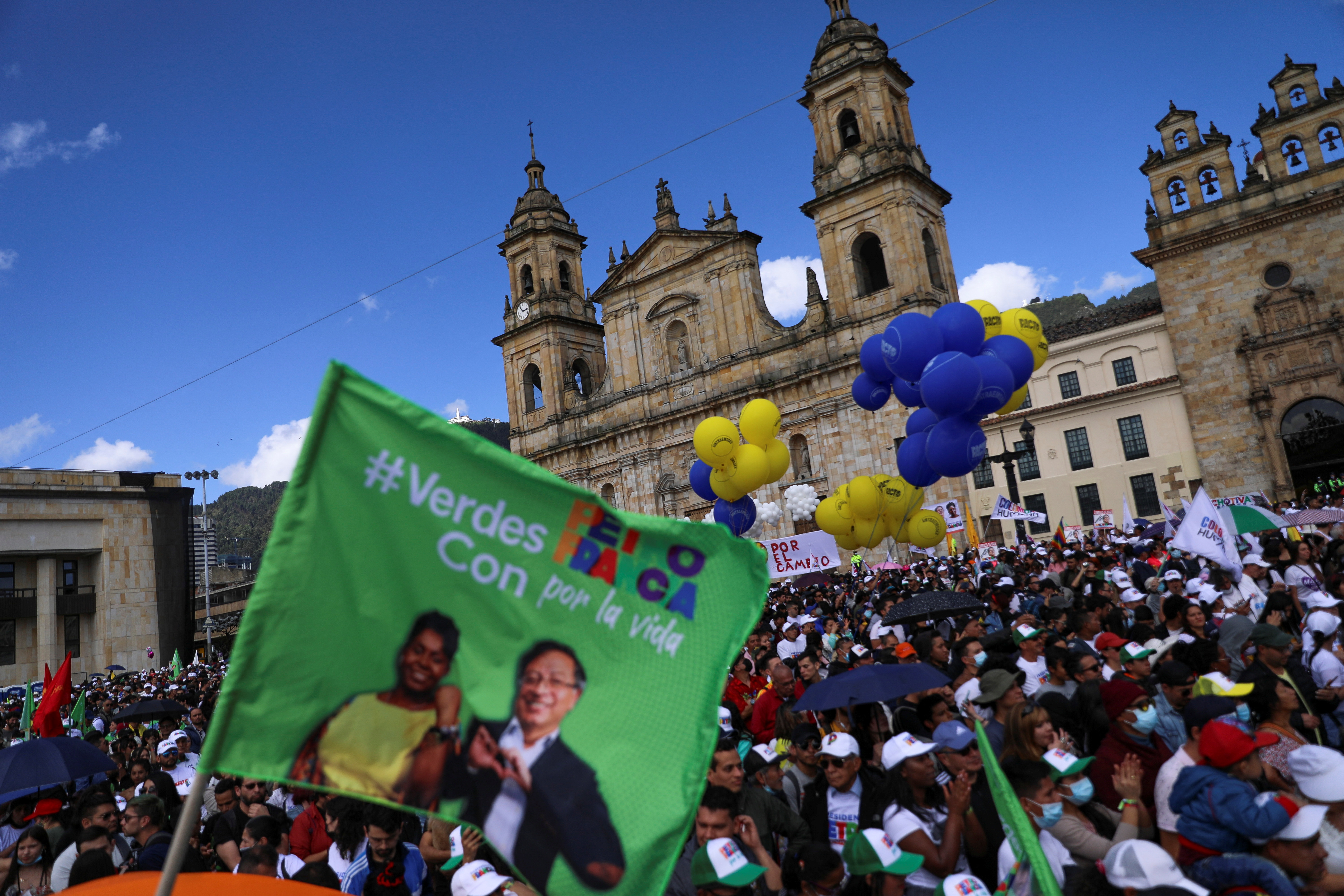 Supporters of Colombian left-wing presidential candidate Gustavo Petro of the Historic Pact coalition gather for his closing campaign rally ahead of the first round of the presidential elections, in Bogota, Colombia May 22, 2022. REUTERS/Luisa Gonzalez
