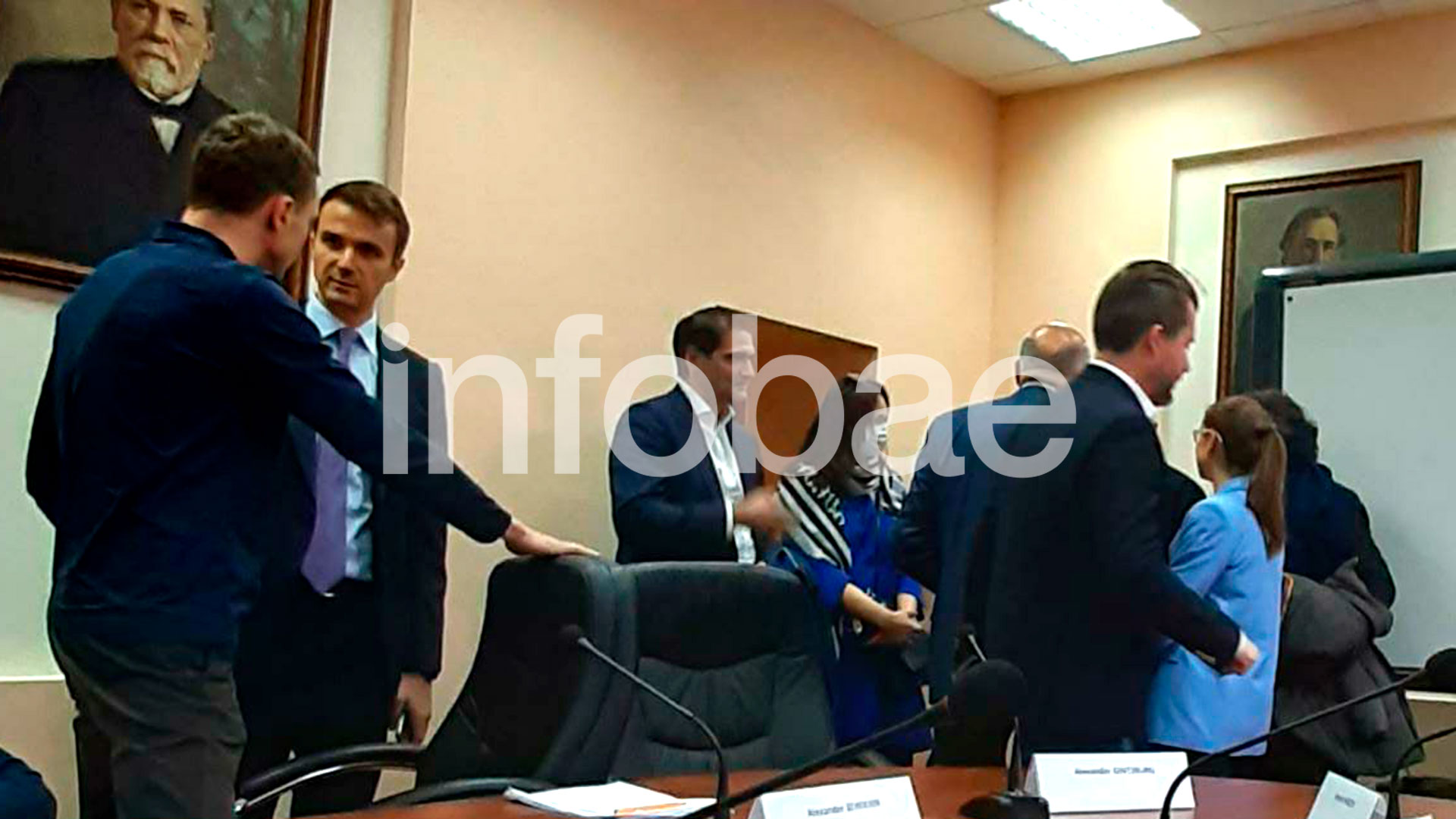 Funcionarios del Fondo de inversión ruso y del Instituto Gamaleya en una de las reuniones (Infobae)