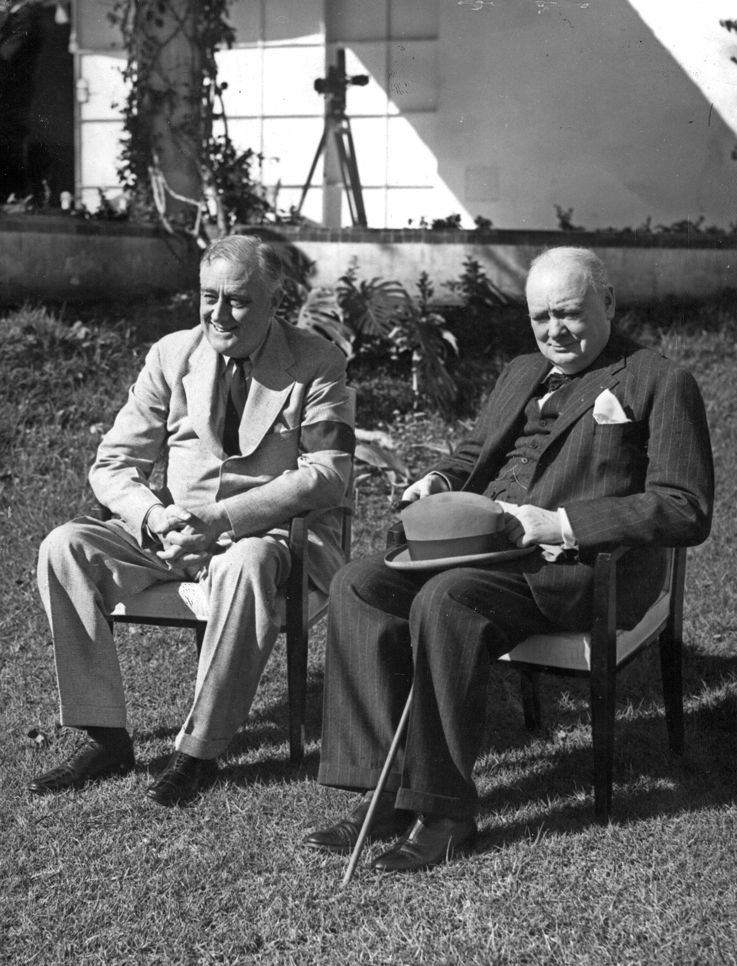 El presidente de Estados Unidos, Theodore Roosevelt, y el primer ministro británico, Wiston Churchill, en una imagen fechada en 1943 (EFE/CALPE/Archivo)