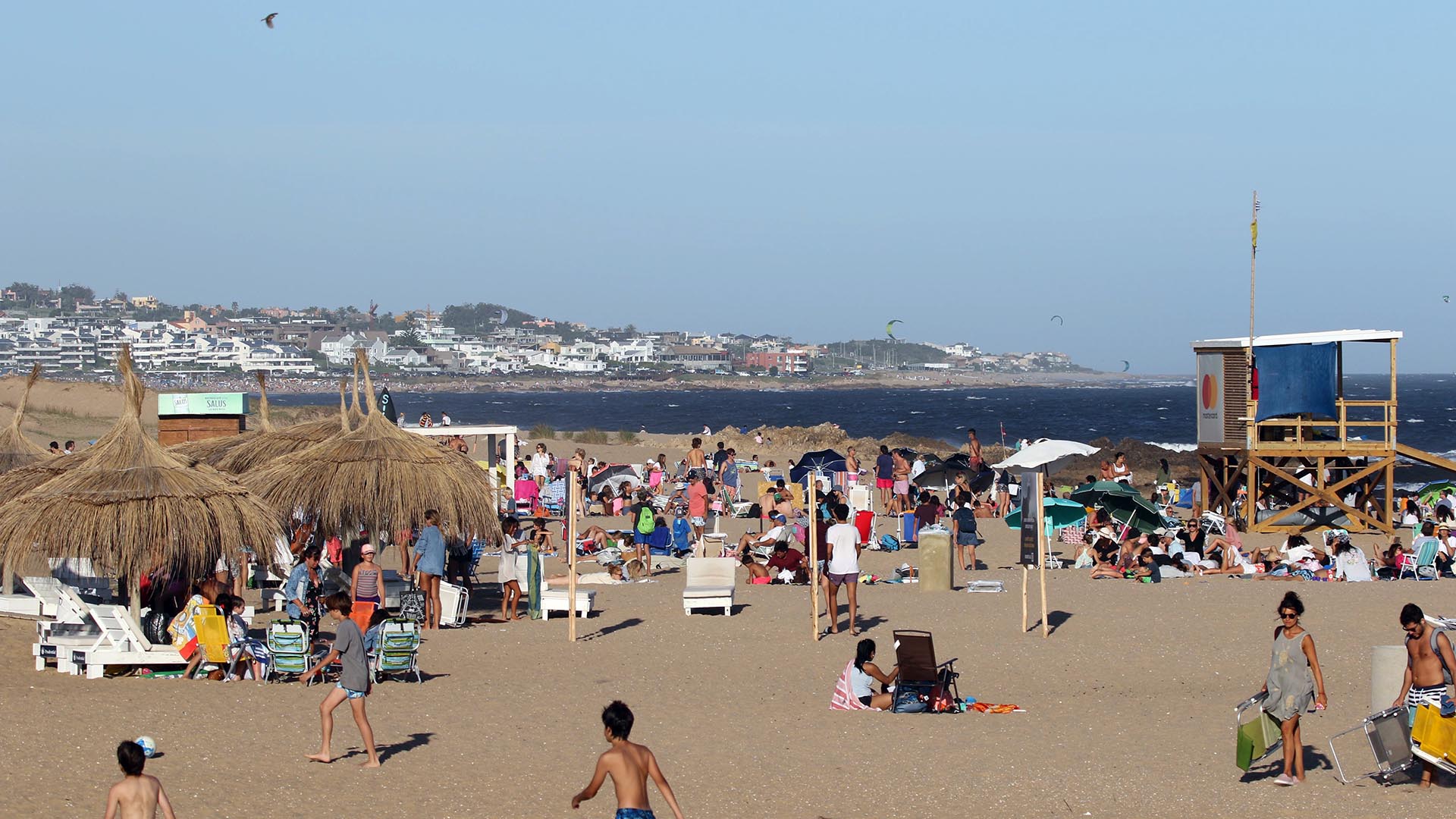 Playa Montoya es una playa uruguaya situada en la costa del océano Atlántico, en La Barra, Maldonado, Uruguay