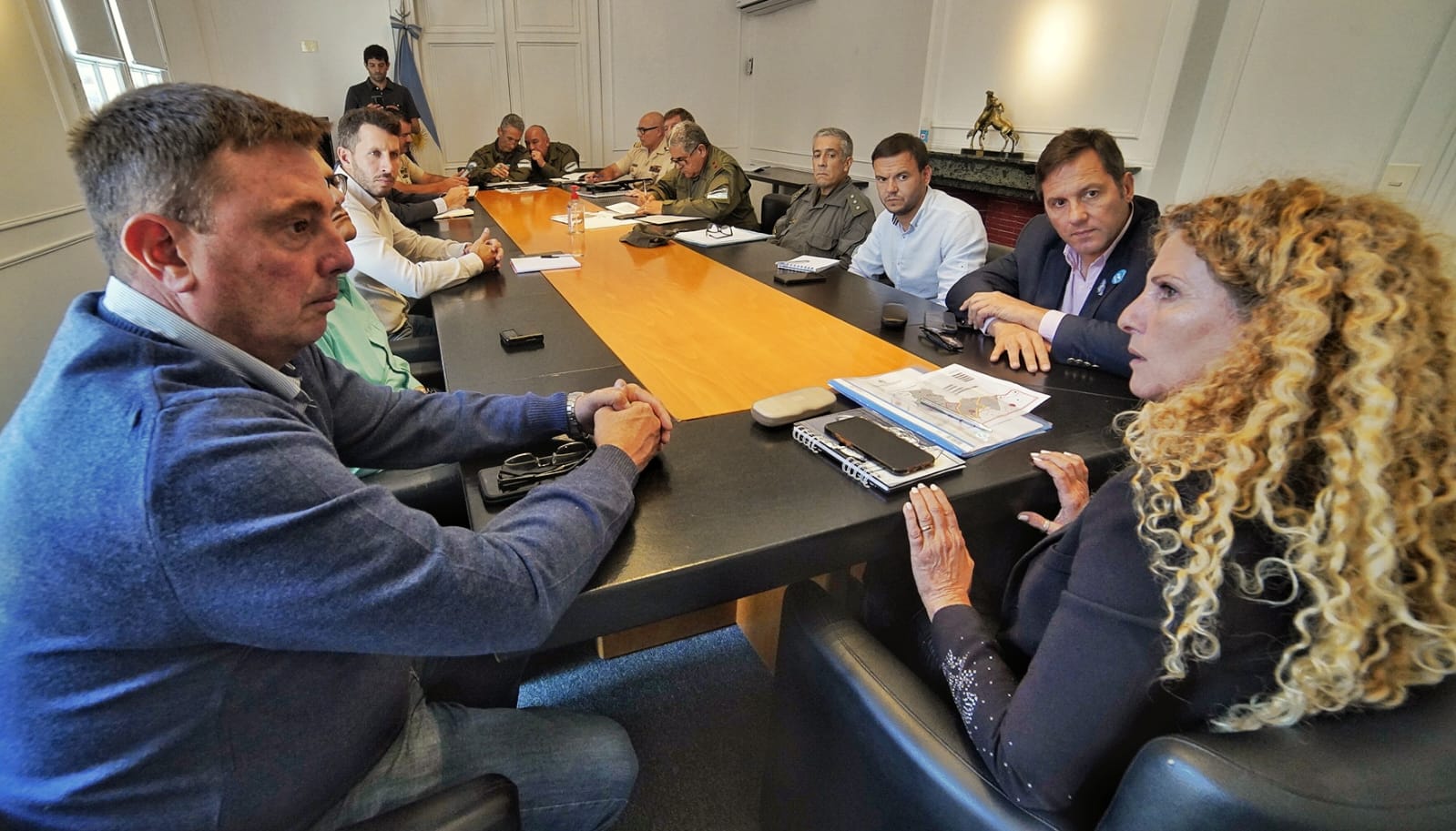 La secretaria de Seguridad y Política Criminal, Mercedes La Gioiosa en una de las reuniones con secretarios de seguridad municipal y miembros de las fuerzas 