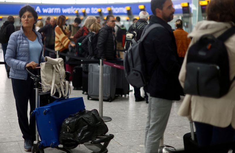 FOTO DE ARCHIVO: La Terminal 5 del aeropuerto de Heathrow en Londres, Reino Unido, 1 de junio de 2022. REUTERS/Hannah McKay