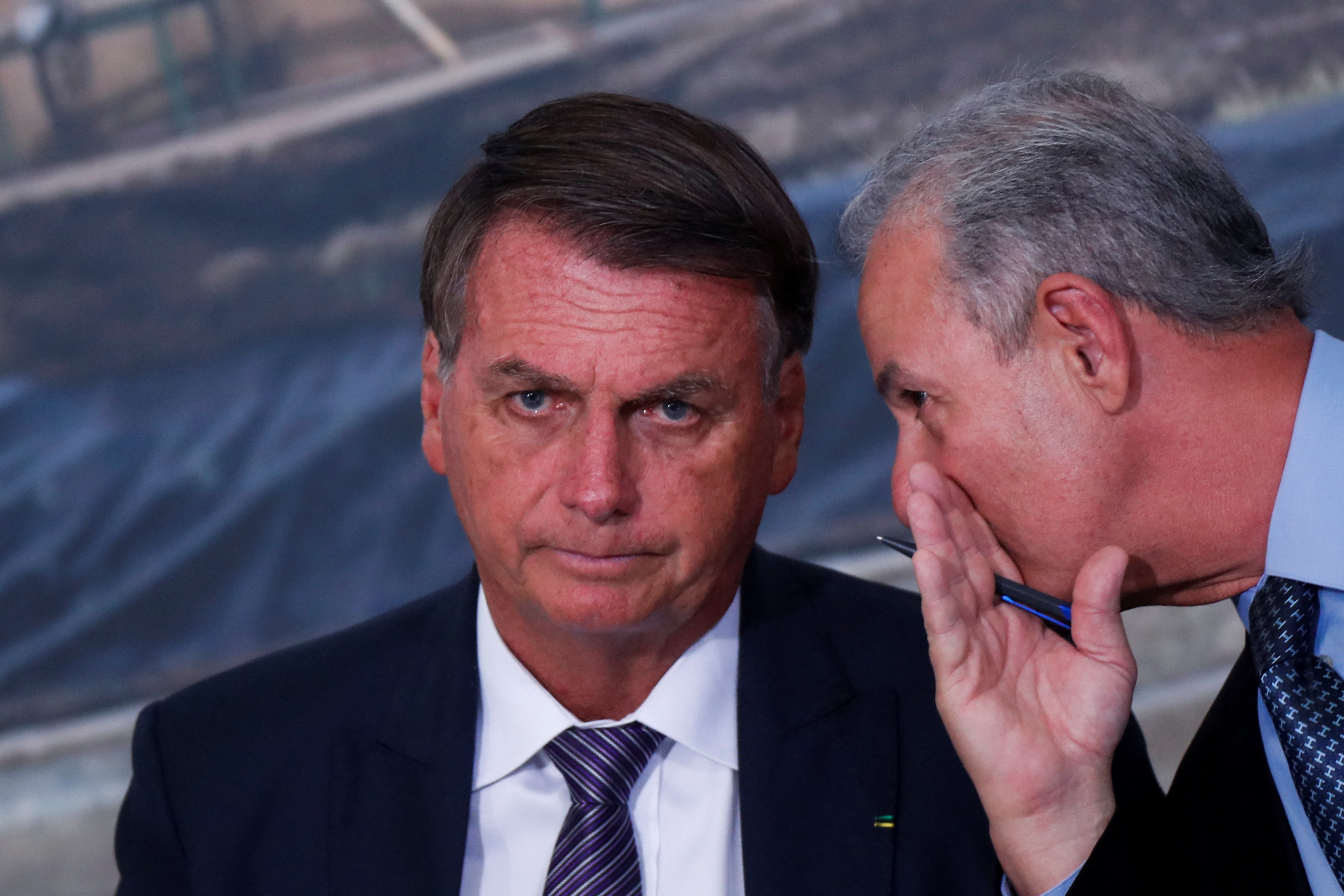 El ministro de Minas y Energía de Bolsonaro, Bento Albuquerque, ayudó al mandatario a ingresar las piezas sin declarar (REUTERS)