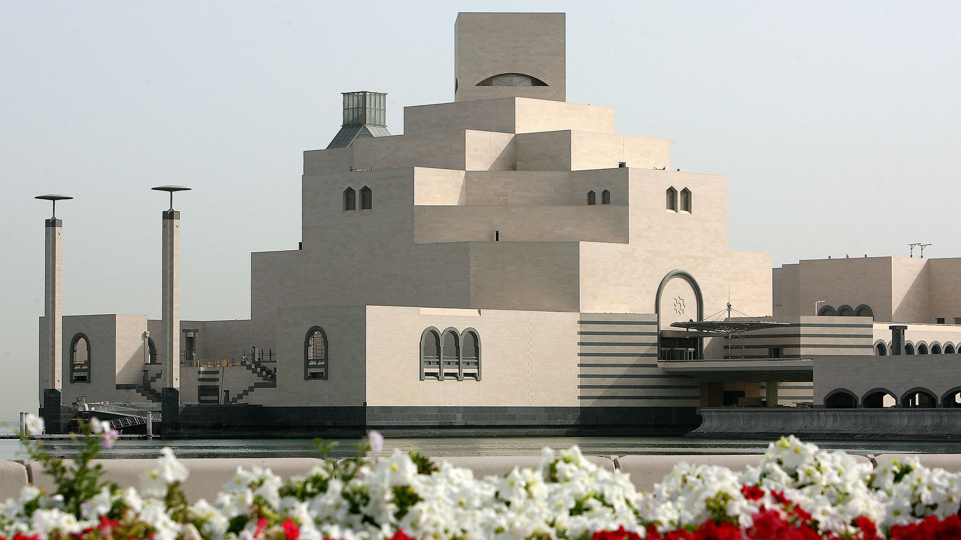 Vista general del Museo Islámico de Arte, diseñado por el arquitecto I.M. Pei en Doha, Qatar (Foto: Karim JAAFAR / AFP)