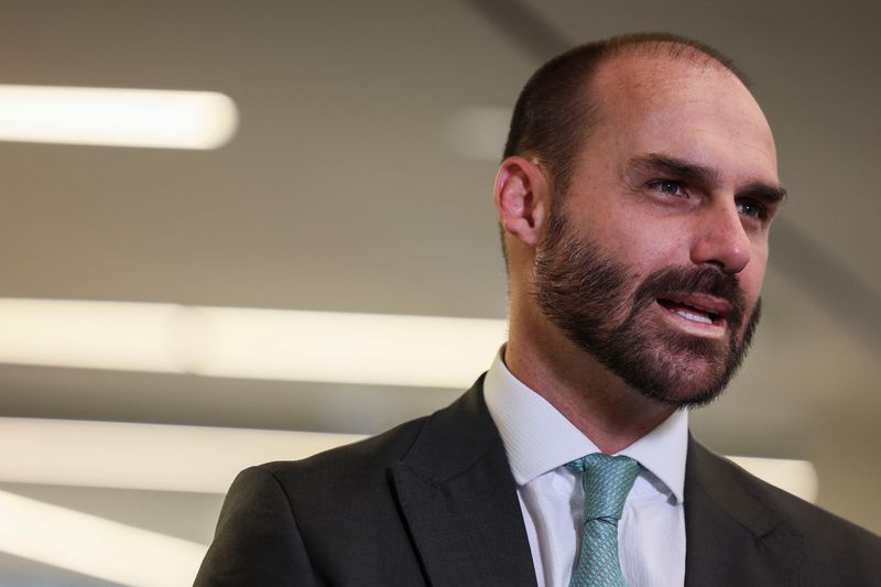 Brasil avanza con una enmienda constitucional que blinda a Eduardo Bolsonaro y limita el poder de la Corte Suprema sobre legisladores