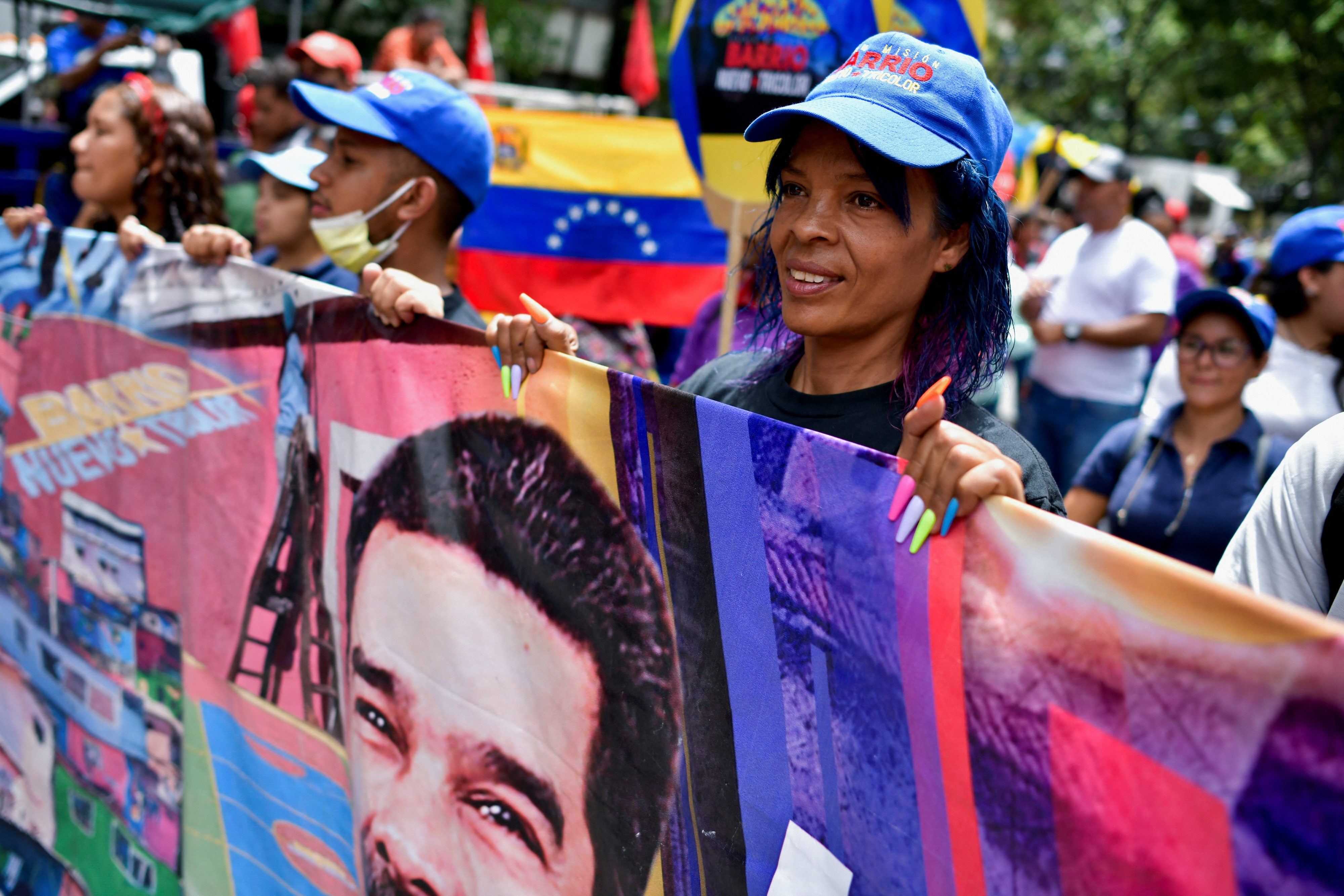 Manifestantes chavistas también se movilizaron a favor de la dictadura de Maduro (REUTERS/Gaby Oraa)