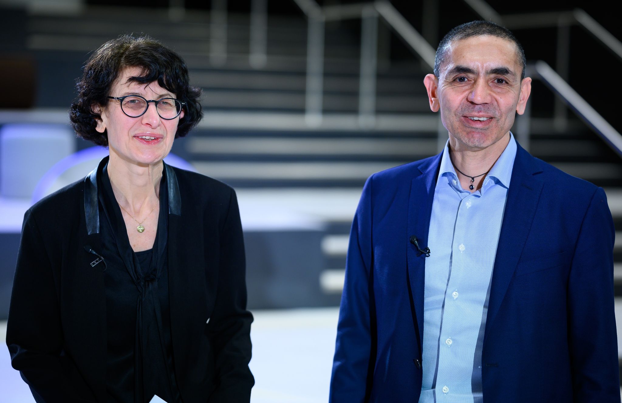 Ugur Sahin y Özlem Türeci, pareja y fundadores de BioNTech, considerada hoy la biotecnológica más importante del mundo / Foto: Bernd von Jutrczenka/dpa-Pool/dpa